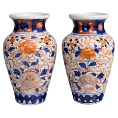Paar japanische Vasen aus Imari Porcelain aus der Meiji-Periode des 19.