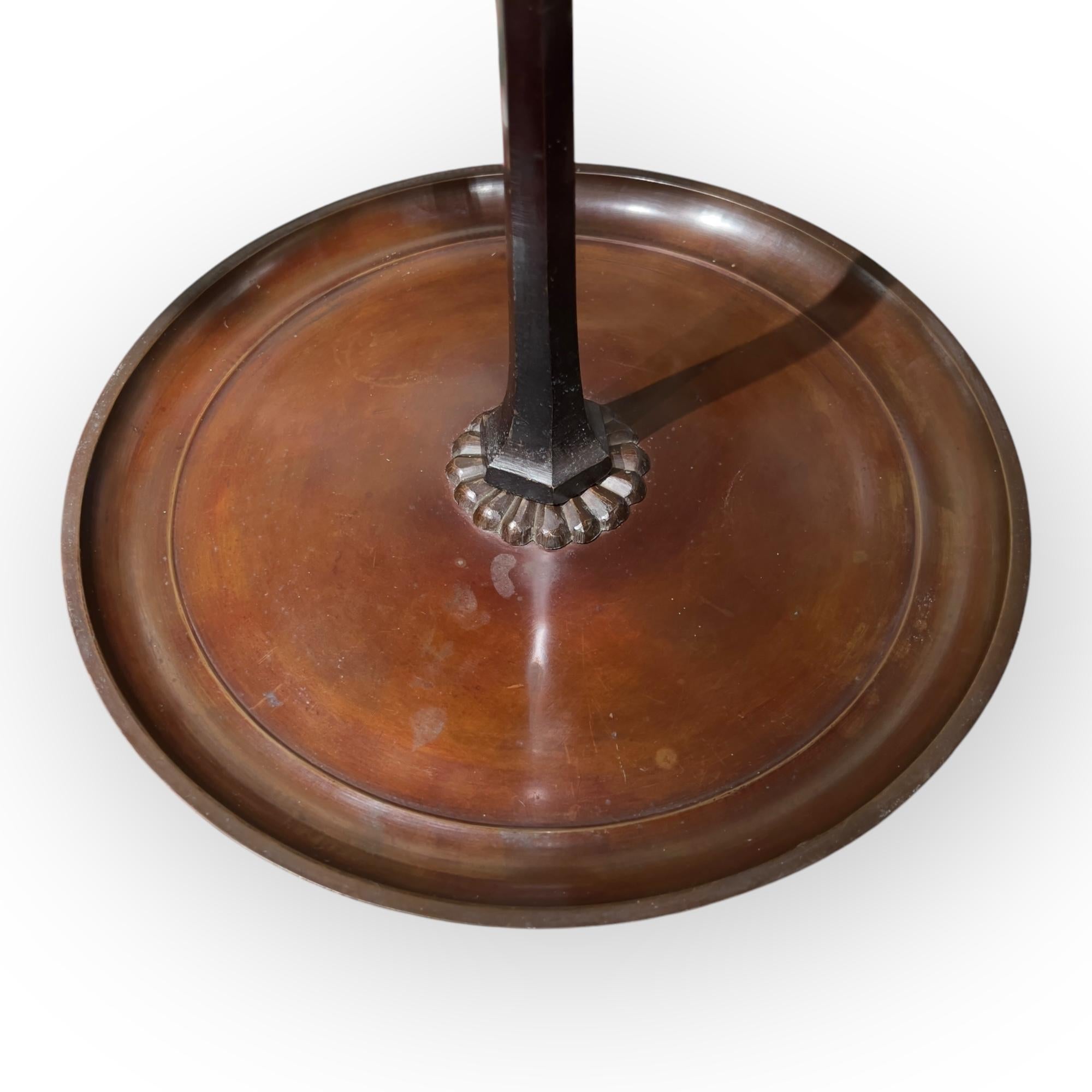 Pair of 19th Century Japanese Shokudai Bronze Candle Stands In Excellent Condition In PARIS, FR