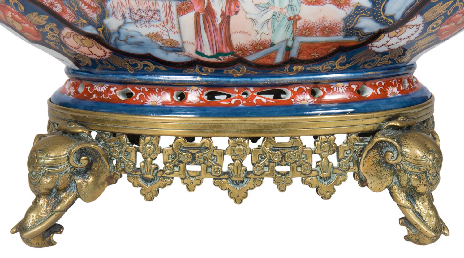 Porcelain Pair of 19th Century Japanese Style Samson Imari Jardinières For Sale
