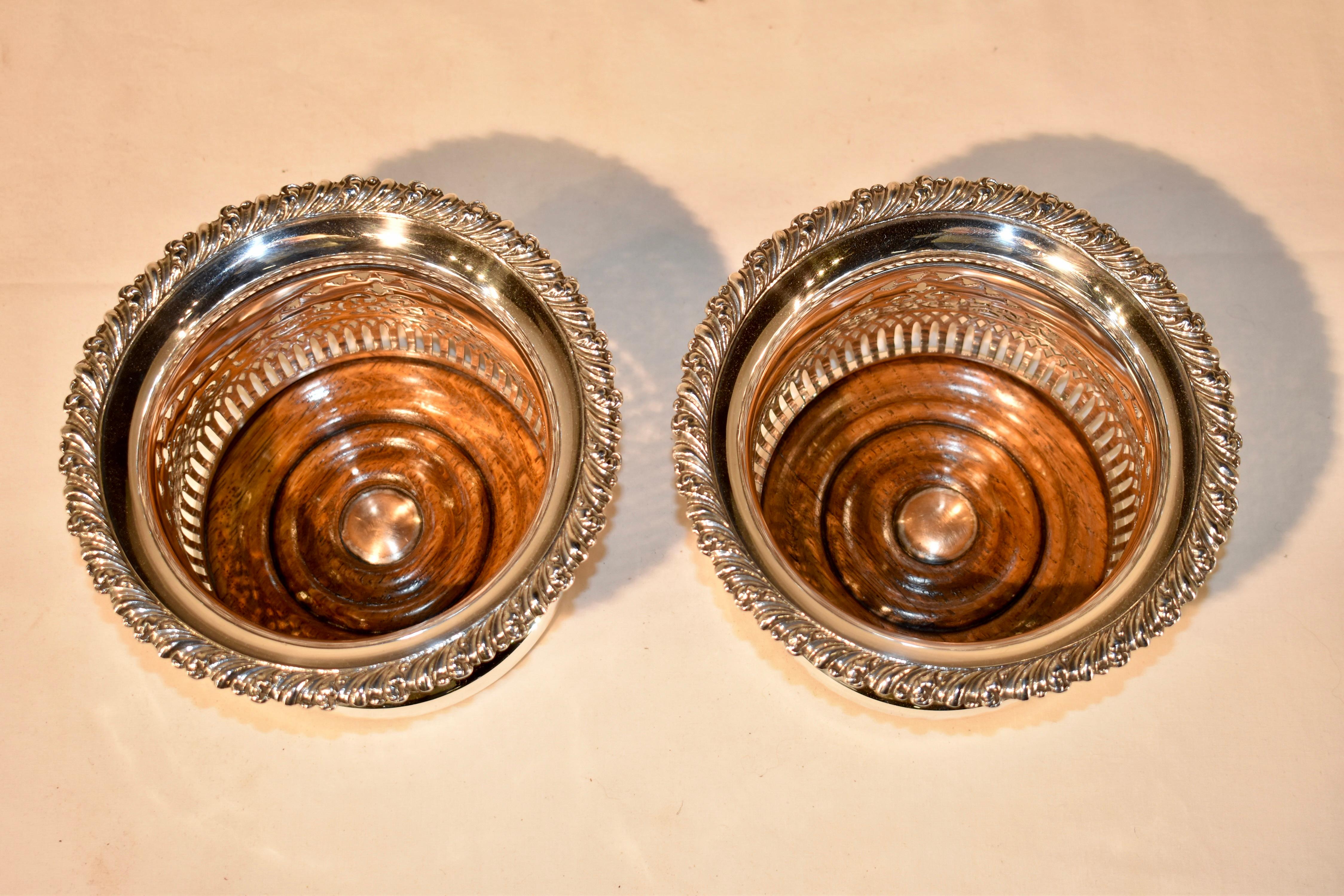 Pair of 19th Century Large Bottle Coasters In Good Condition For Sale In High Point, NC