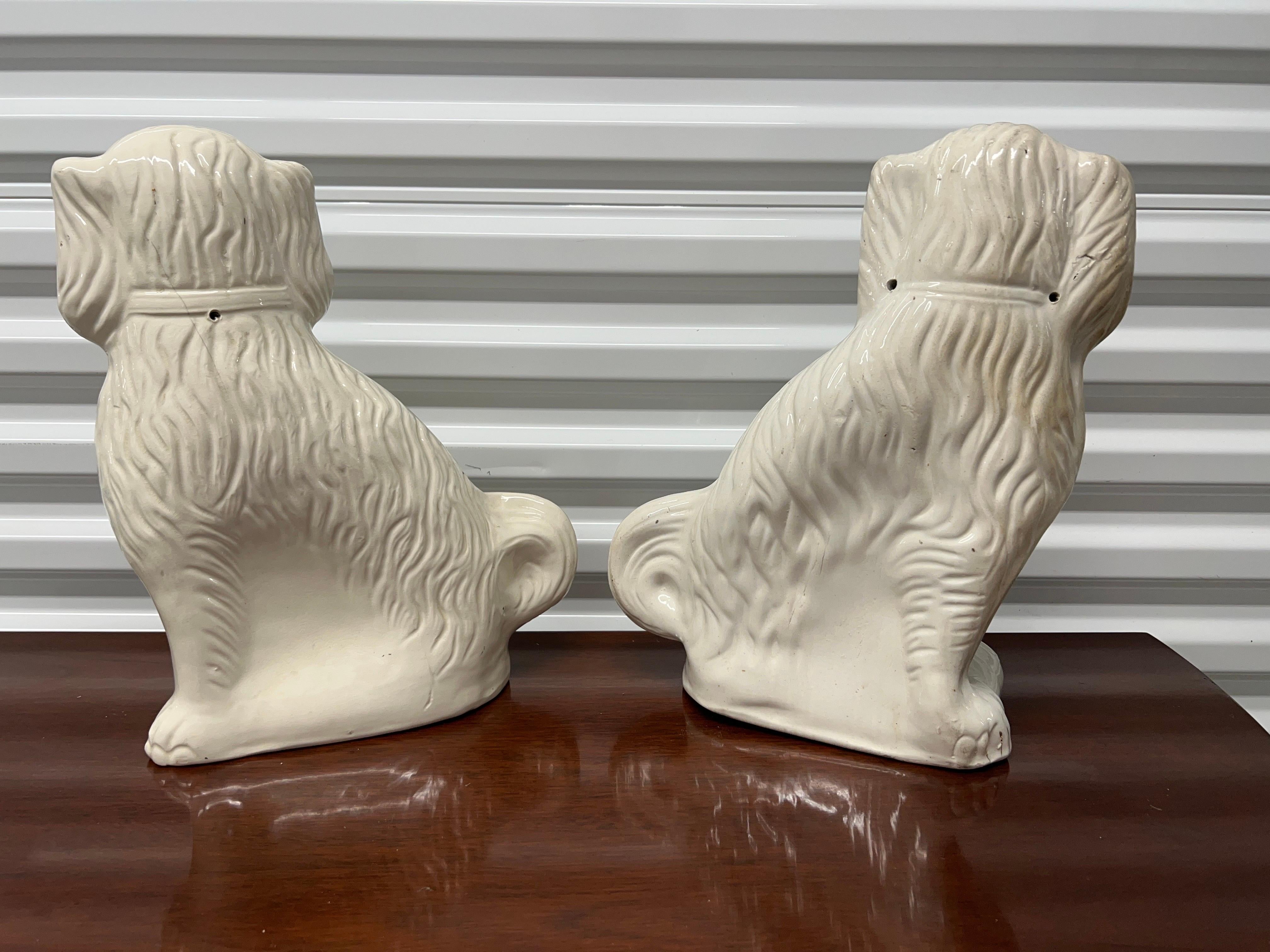 Pair of 19th Century Large Staffordshire Spaniels In Good Condition For Sale In Atlanta, GA