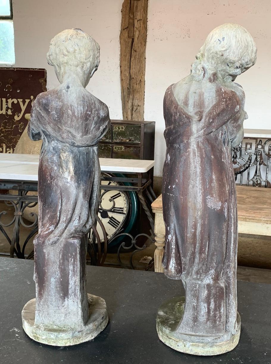 Moulé Paire de statues de jardin en plomb du 19e siècle en vente