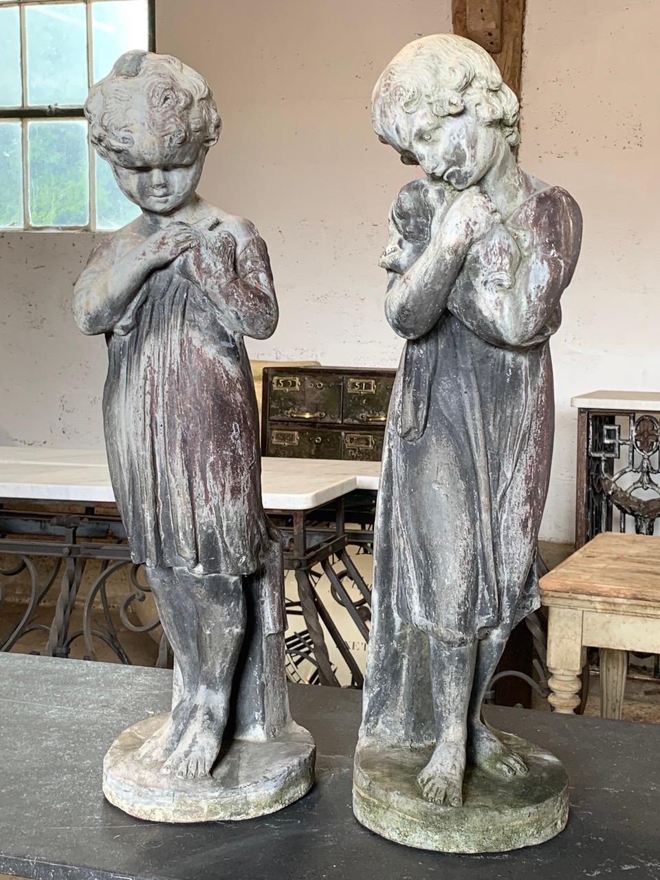 Plomb Paire de statues de jardin en plomb du 19e siècle en vente