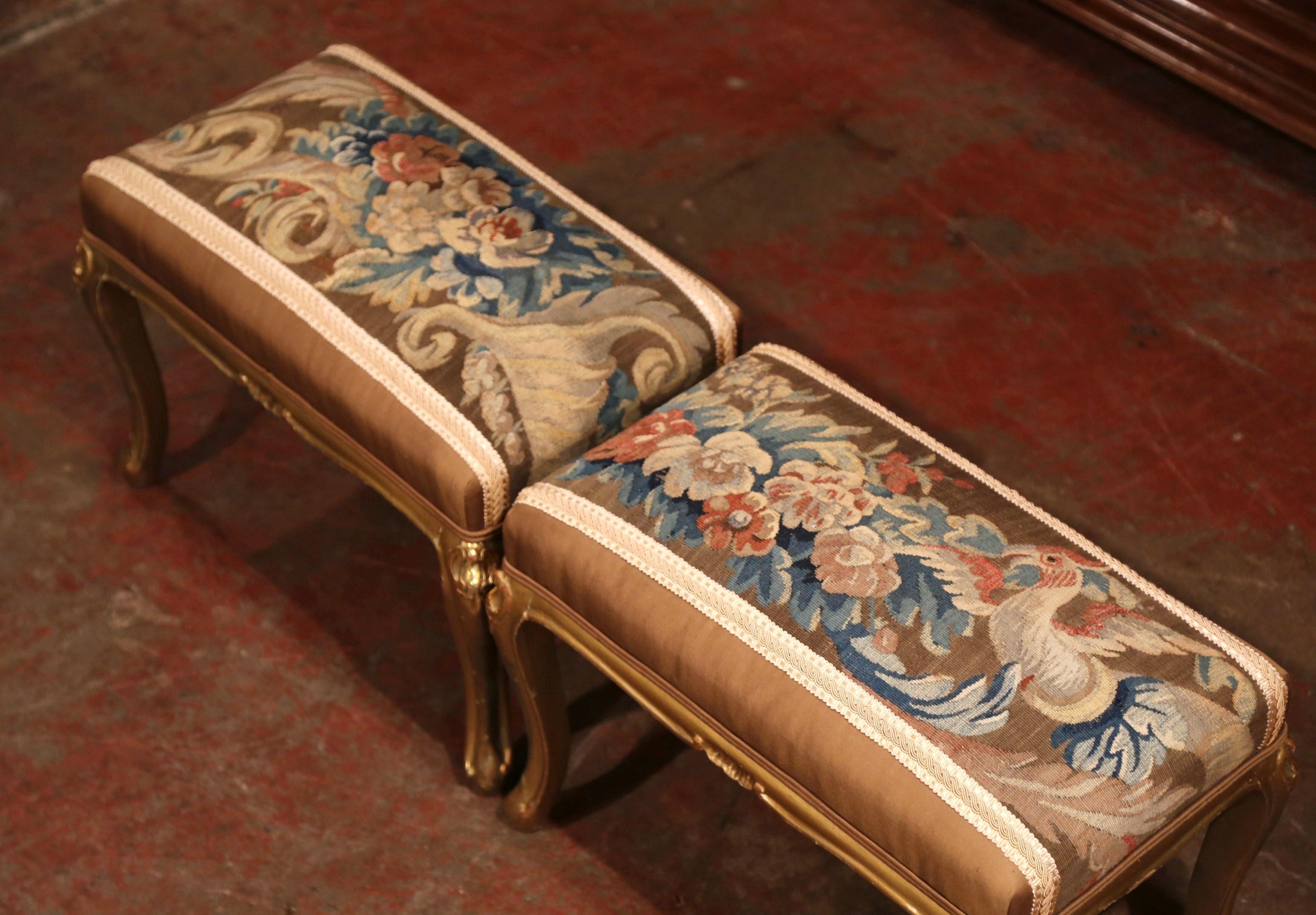 Pair of 19th Century Louis XV Carved Giltwood Stools with Aubusson Tapestry im Zustand „Hervorragend“ in Dallas, TX
