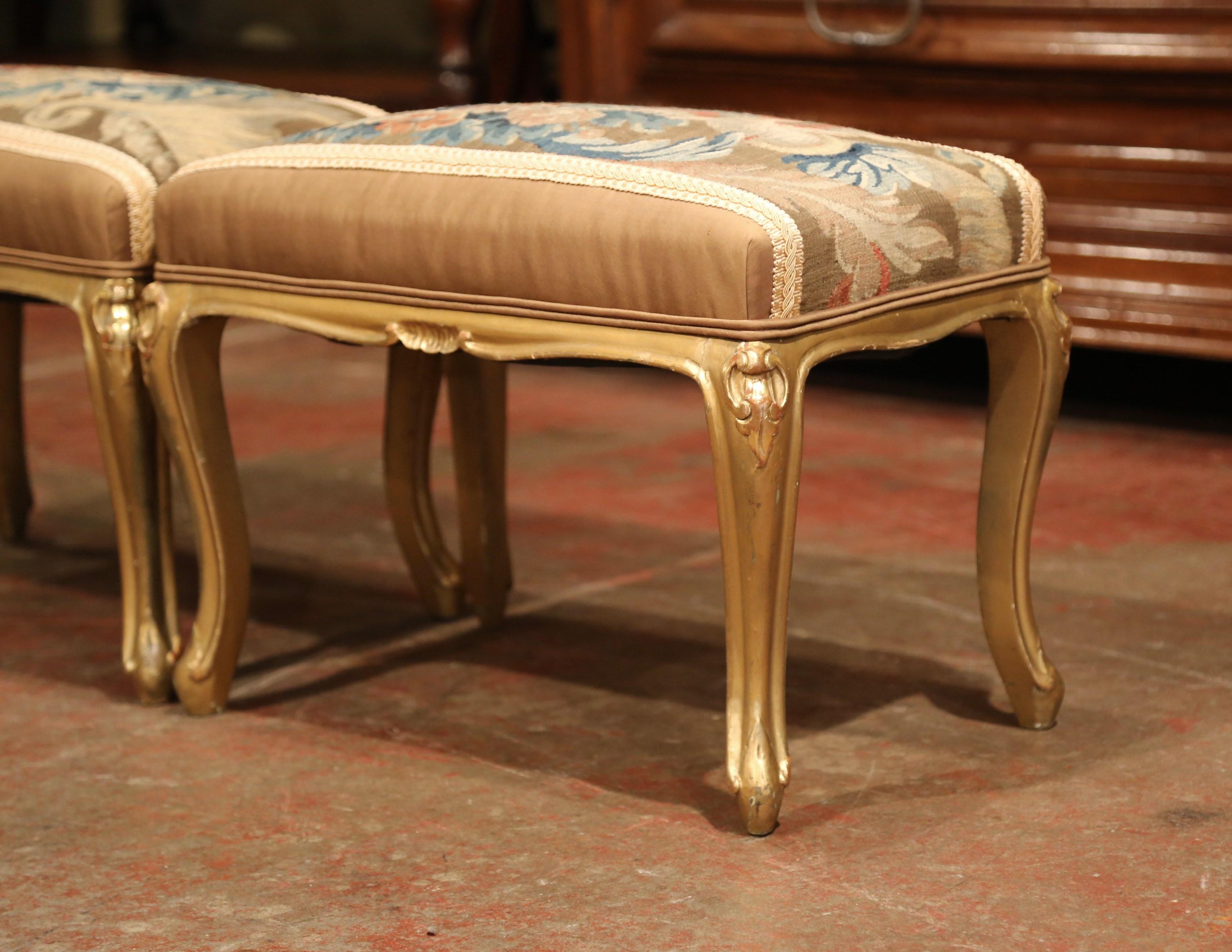 Pair of 19th Century Louis XV Carved Giltwood Stools with Aubusson Tapestry (19. Jahrhundert)