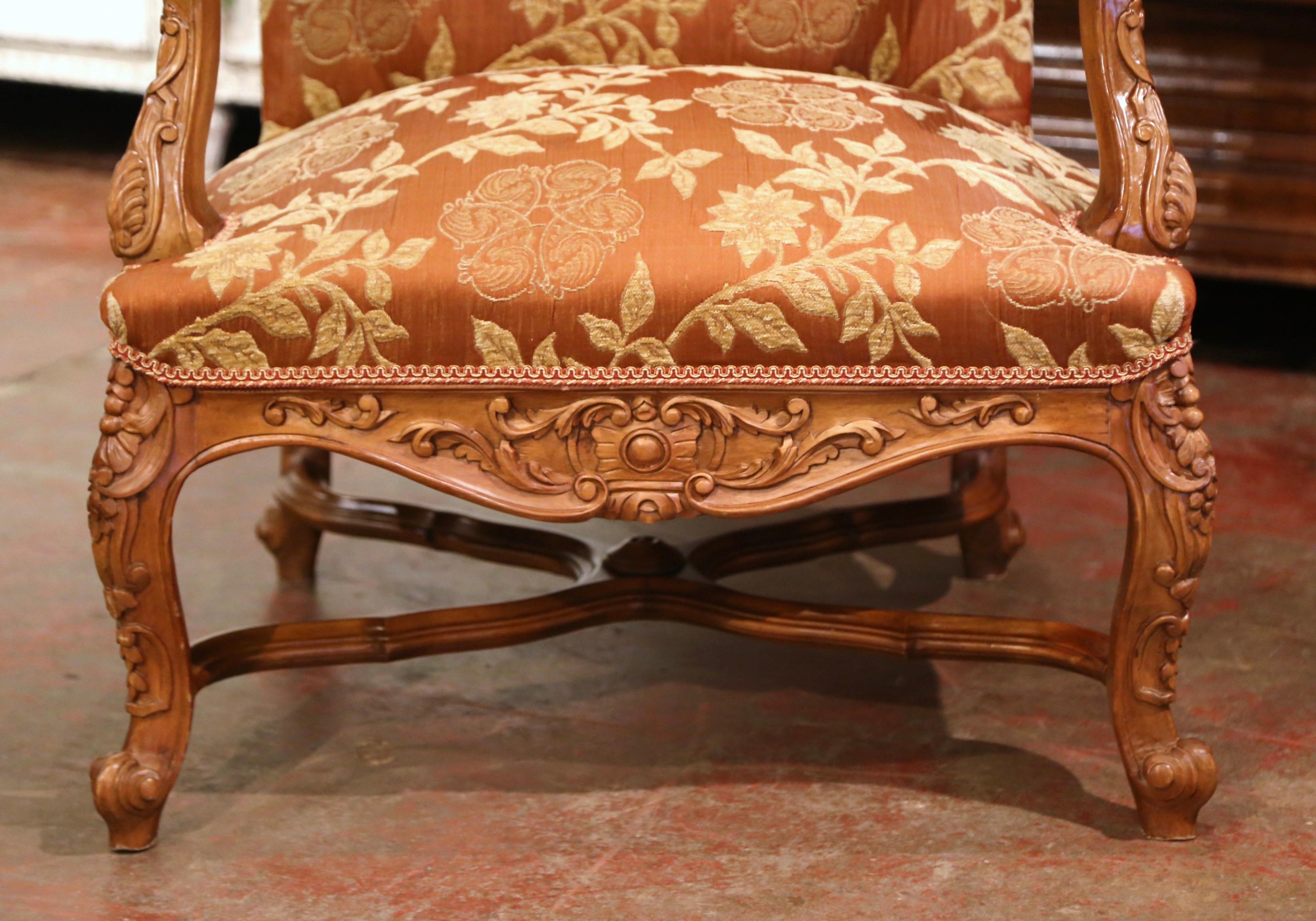Pair of 19th Century Louis XV Carved Walnut Armchairs from Provence For Sale 4