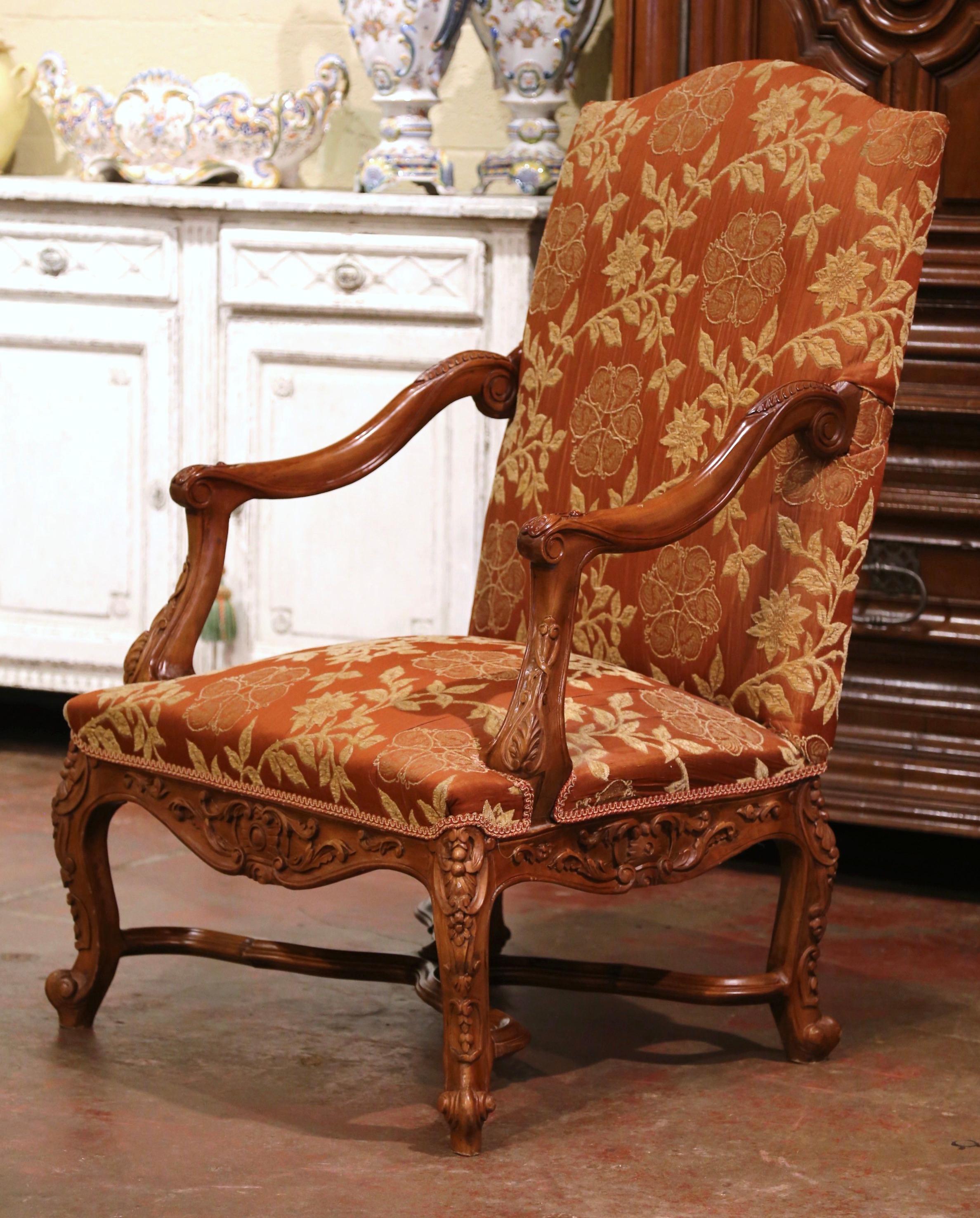 Pair of 19th Century Louis XV Carved Walnut Armchairs from Provence For Sale 6
