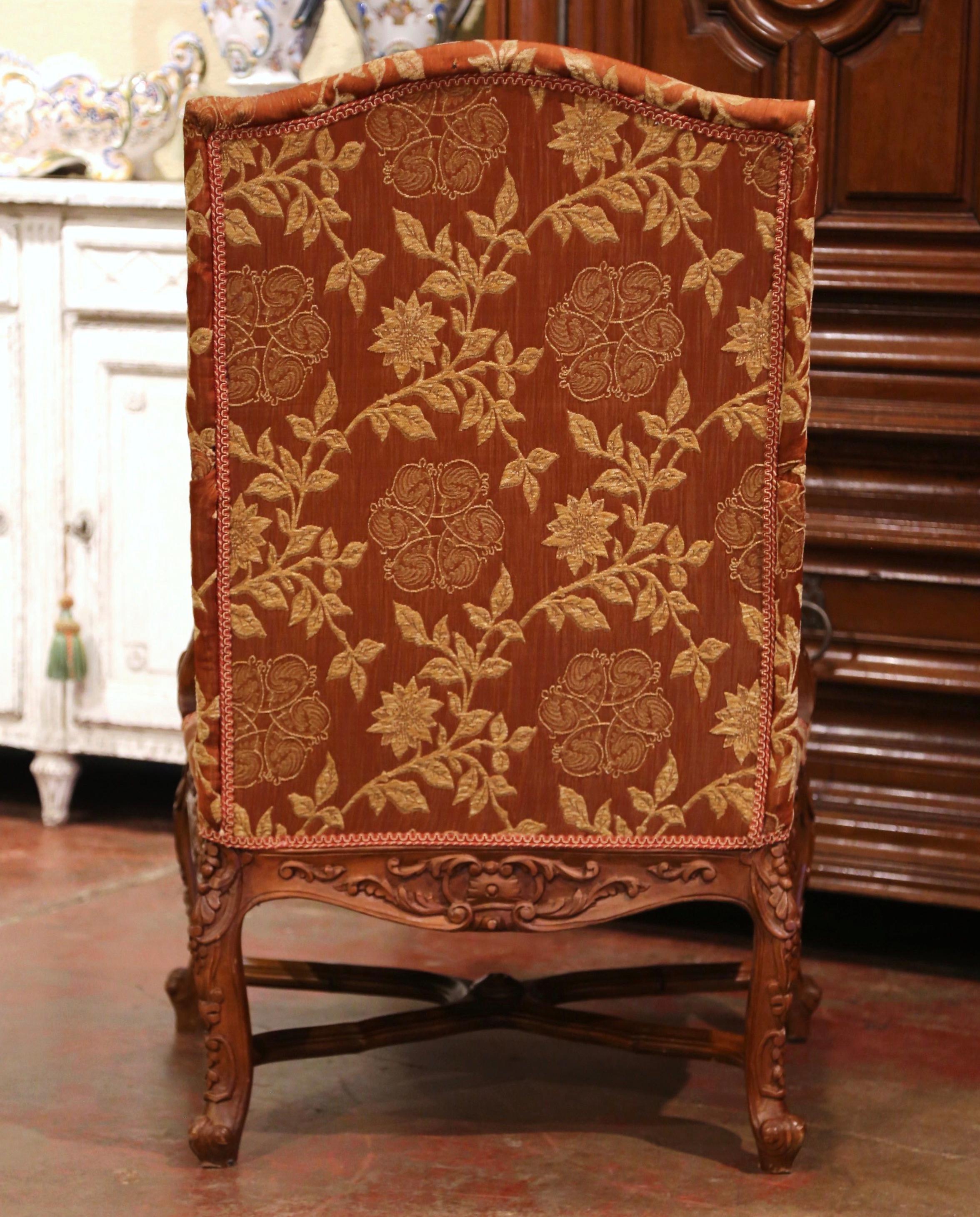 Paire de fauteuils en noyer sculpté Louis XV du XIXe siècle, Provence en vente 7