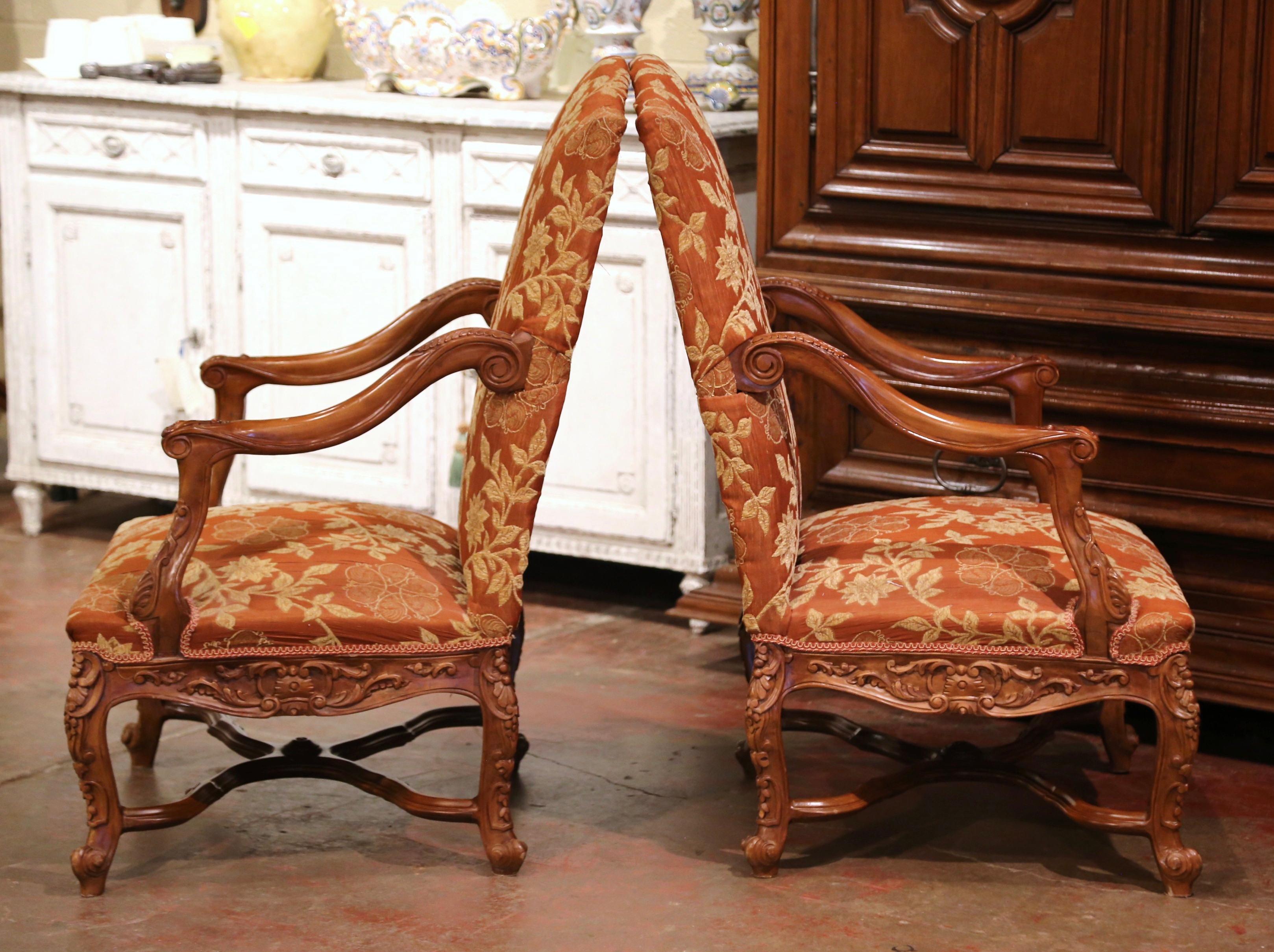 Hand-Carved Pair of 19th Century Louis XV Carved Walnut Armchairs from Provence For Sale