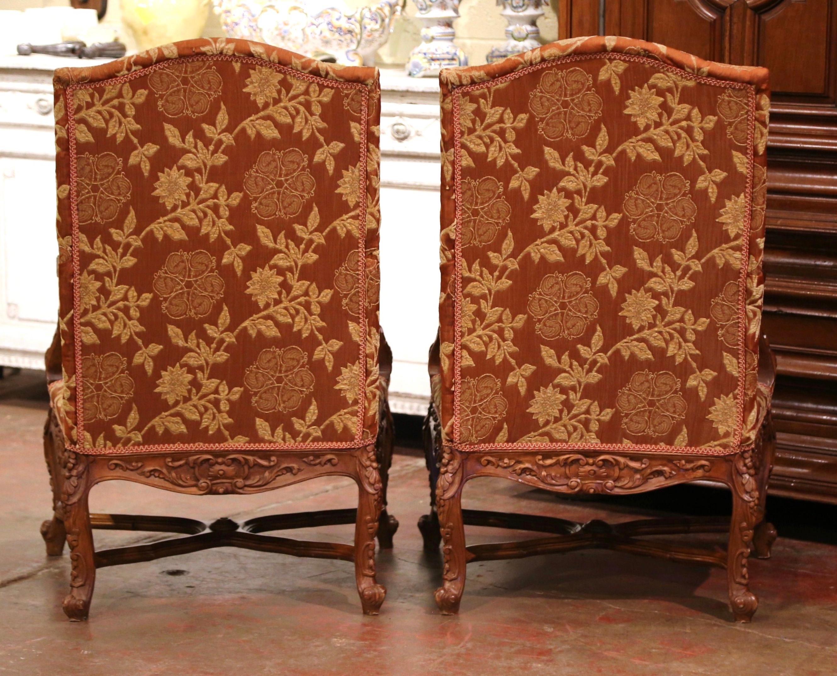Pair of 19th Century Louis XV Carved Walnut Armchairs from Provence In Excellent Condition For Sale In Dallas, TX