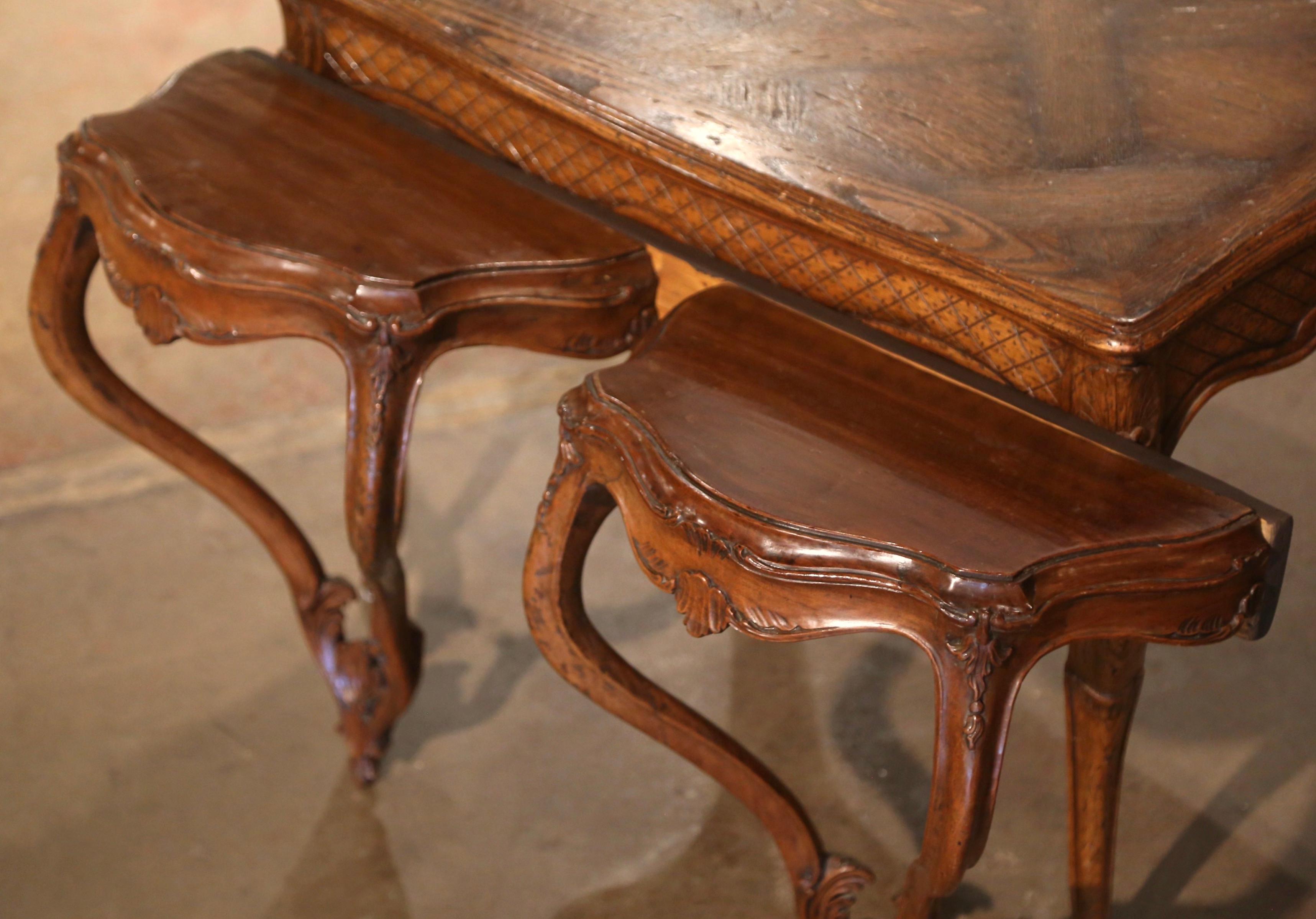 French Pair of 19th Century Louis XV Carved Walnut Wall Brackets Consoles from Provence For Sale