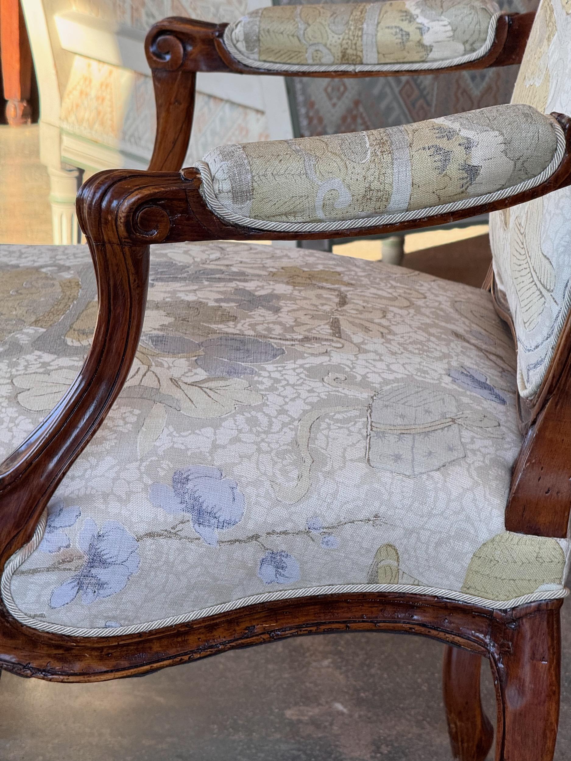 Coppia di fauteuil Luigi XV del XIX secolo in vendita 5