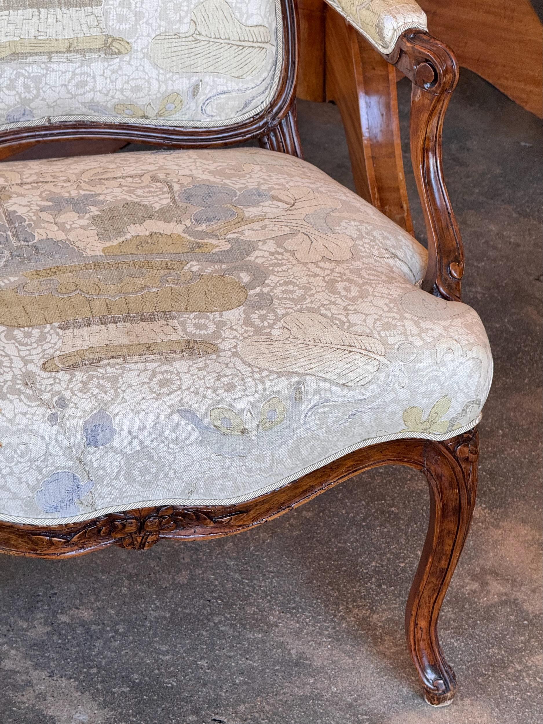Coppia di fauteuil Luigi XV del XIX secolo in vendita 2