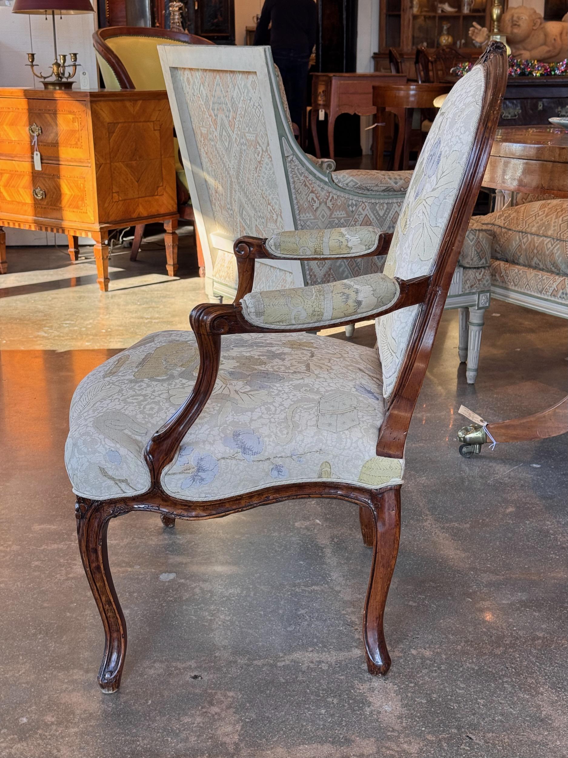 Coppia di fauteuil Luigi XV del XIX secolo in vendita 3