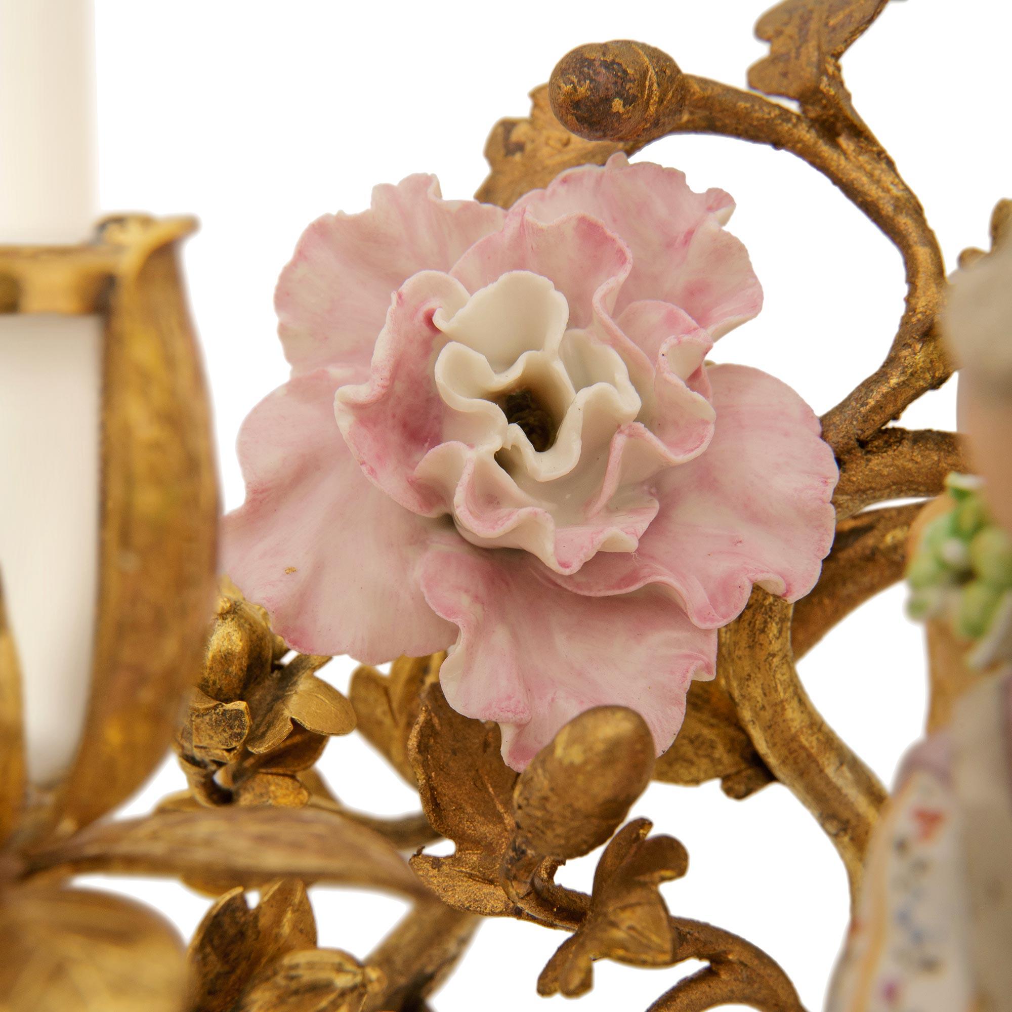 Porcellana coppia di candelabri in porcellana di Meissen Porcelain e Ormolu del XIX secolo in vendita