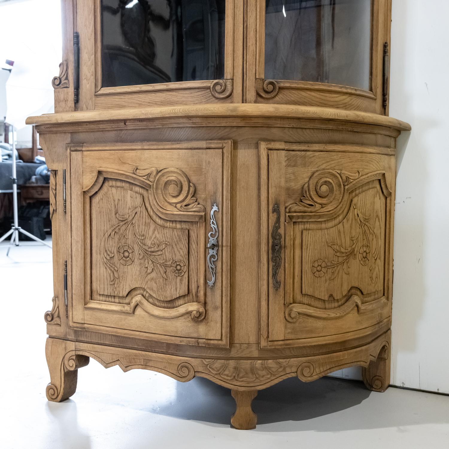 Pair of 19th Century Louis XV Style Bleached Oak Chateau Corner Cabinets For Sale 4
