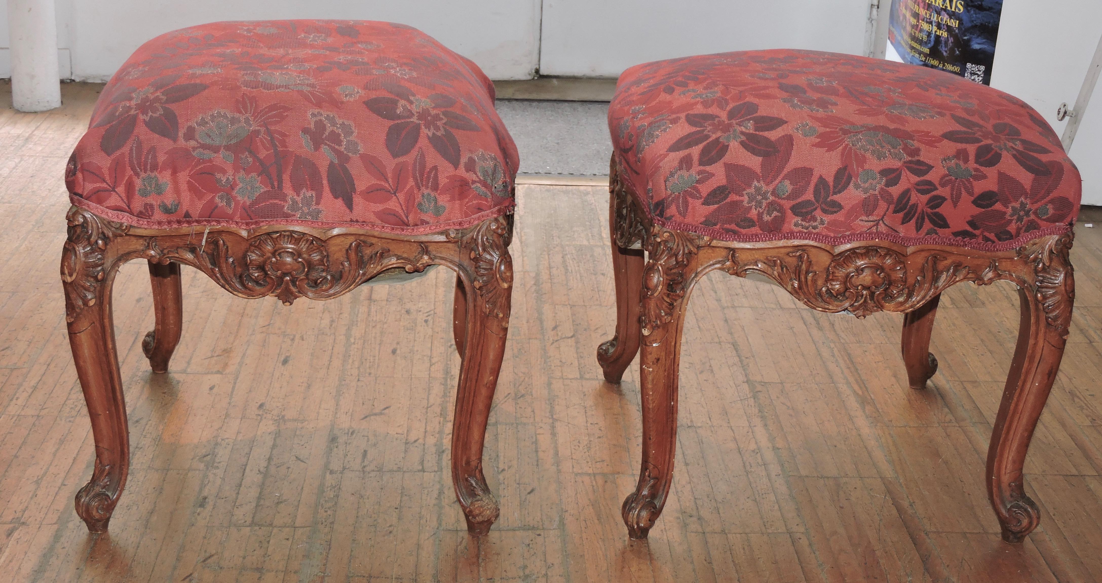 Pair of 19th century Louis XV style square stools
Four feet carved with shells, flowers and acanthus leaves,
circa 1890.