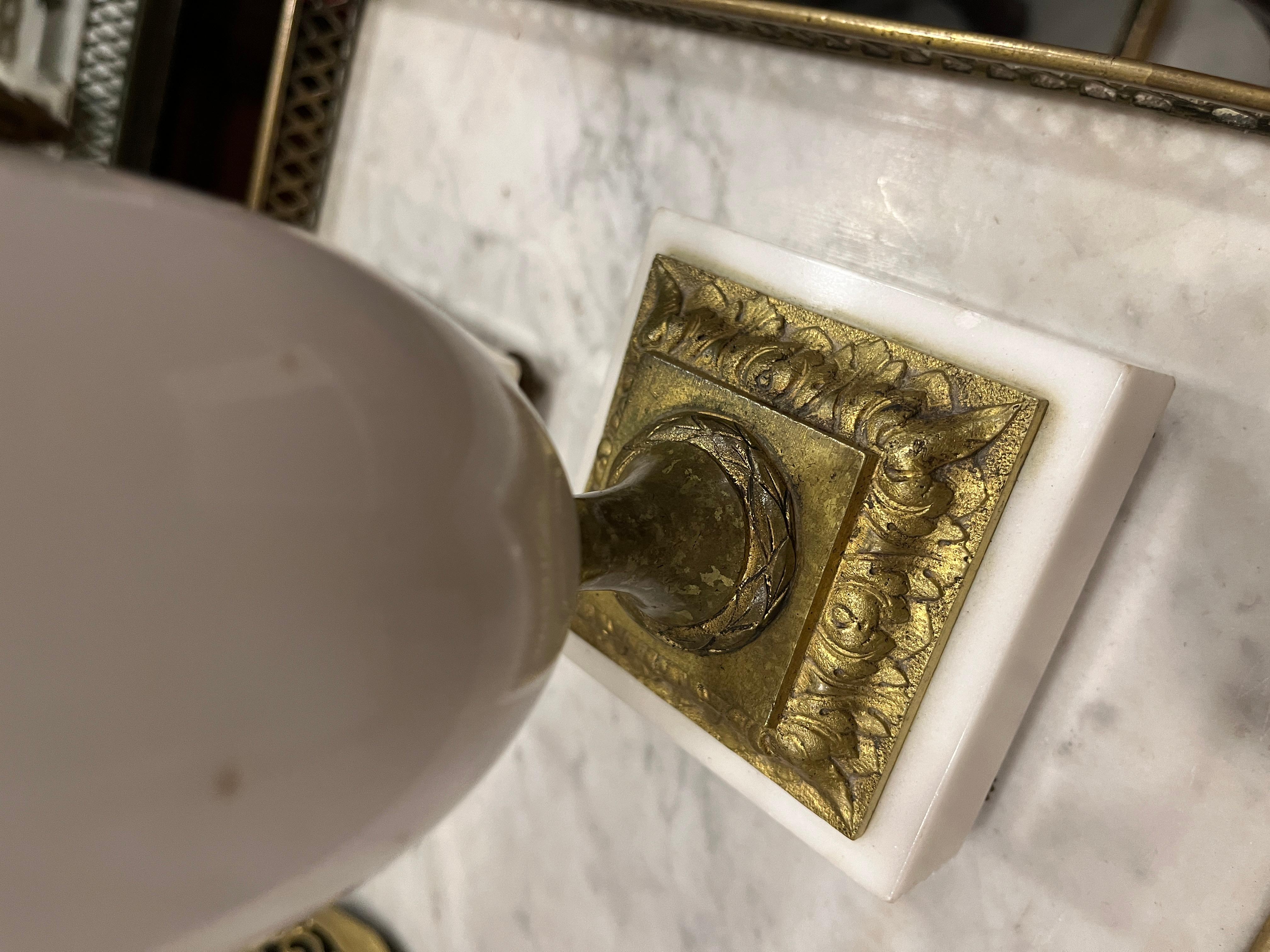 Coppia di cassolette Luigi XVI del XIX secolo In condizioni buone in vendita a Scottsdale, AZ