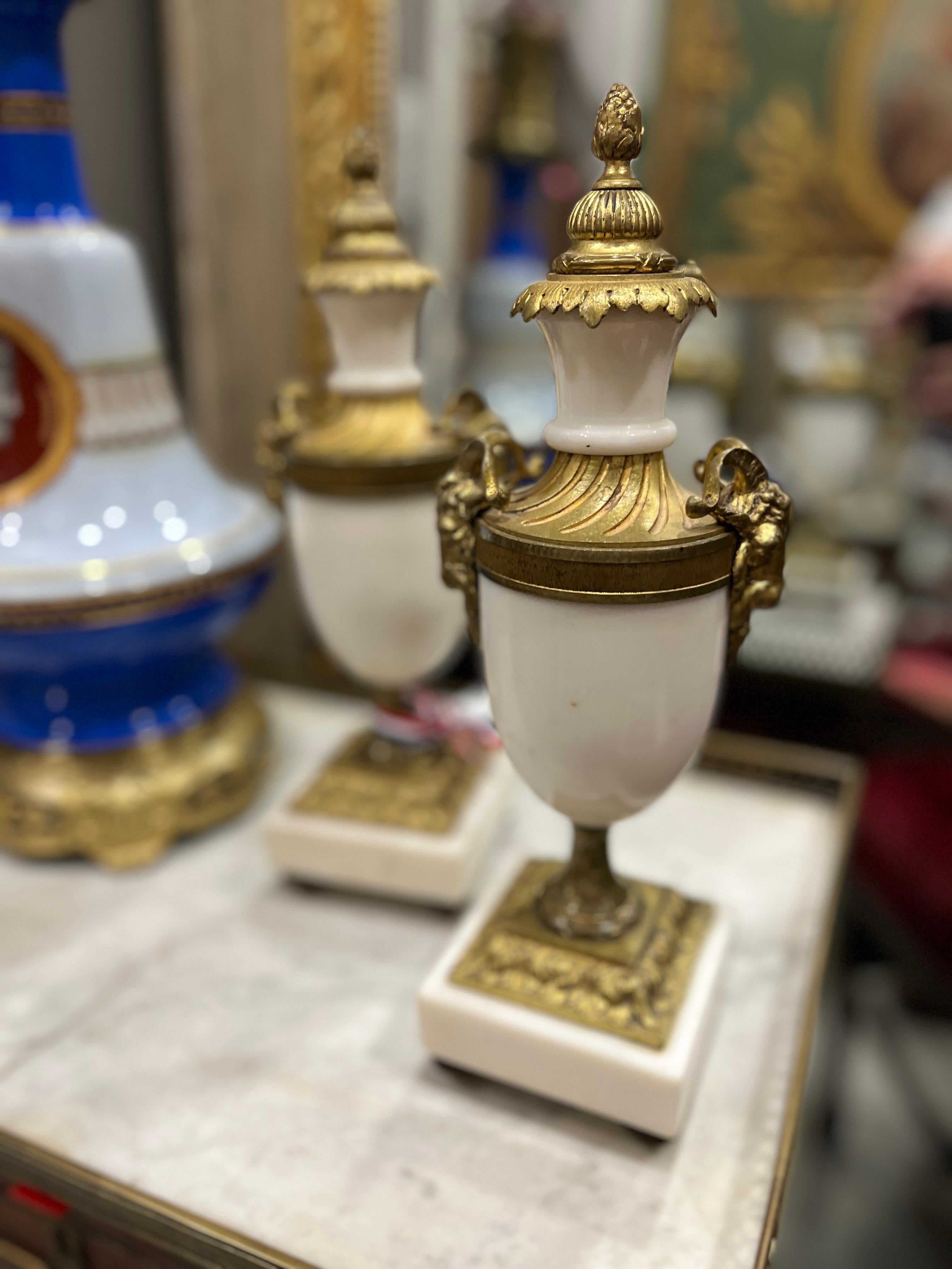 Similoro Coppia di cassolette Luigi XVI del XIX secolo in vendita