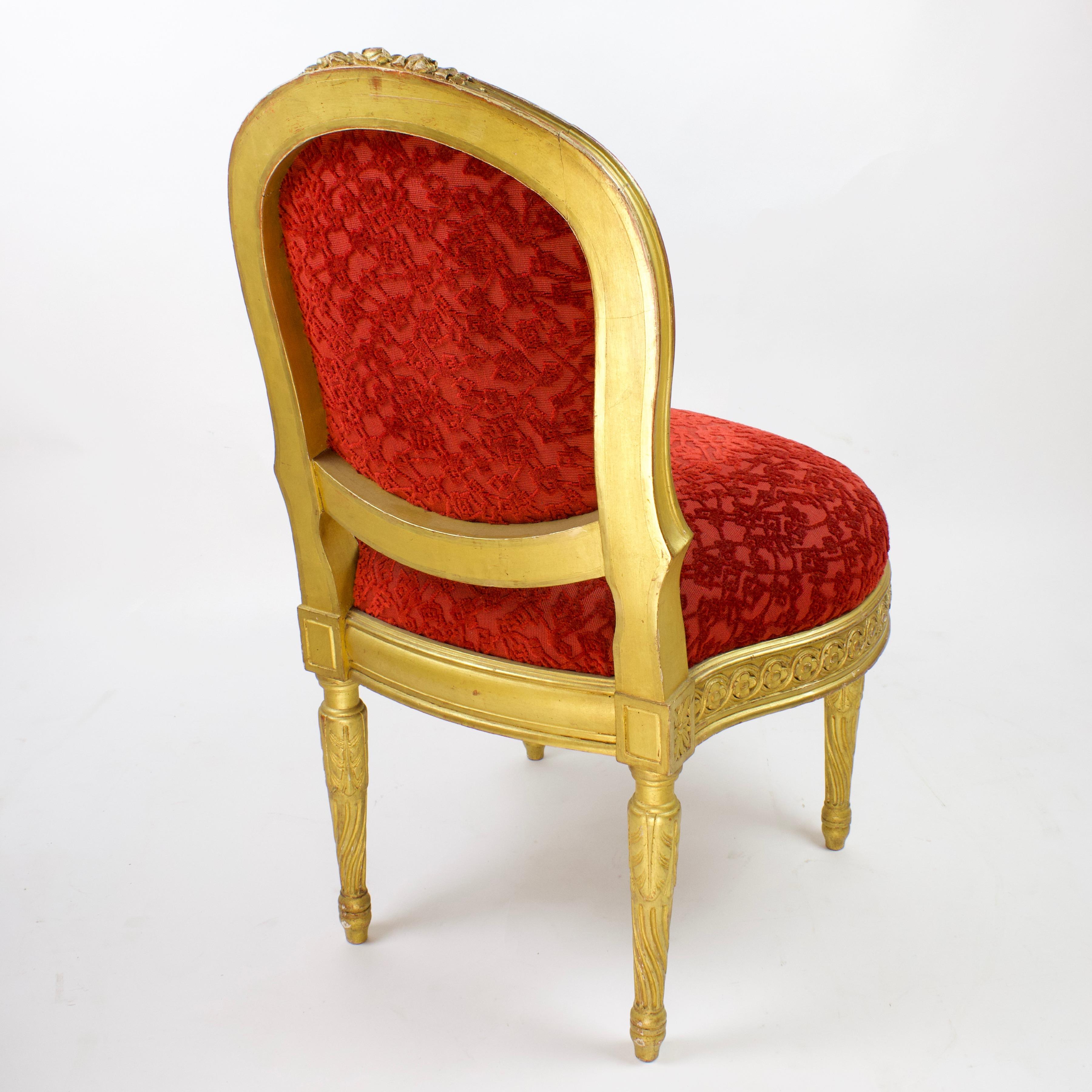 Français Paire de chaises d'appoint Louis XVI en bois doré du 19ème siècle en vente