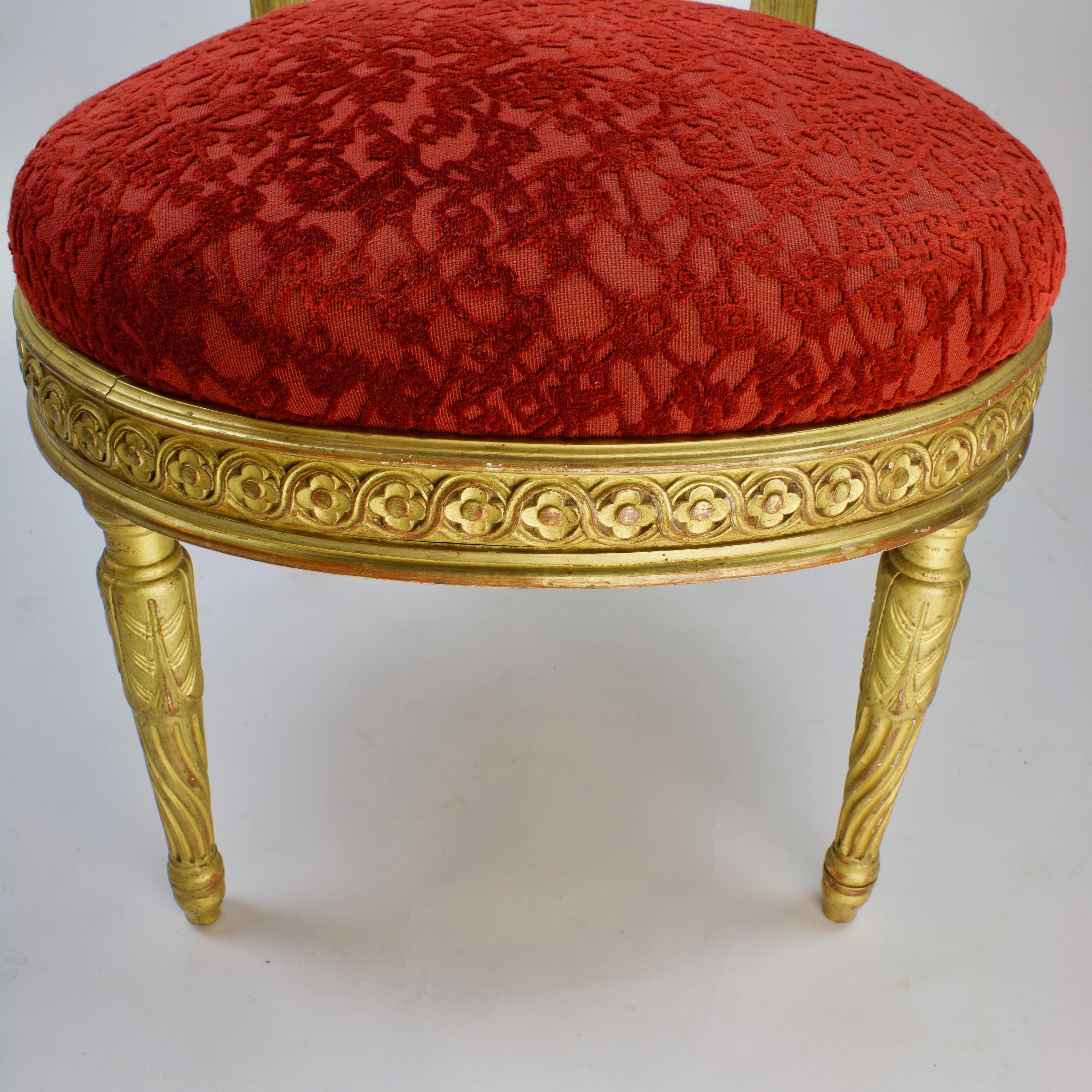 Sculpté Paire de chaises d'appoint Louis XVI en bois doré du 19ème siècle en vente