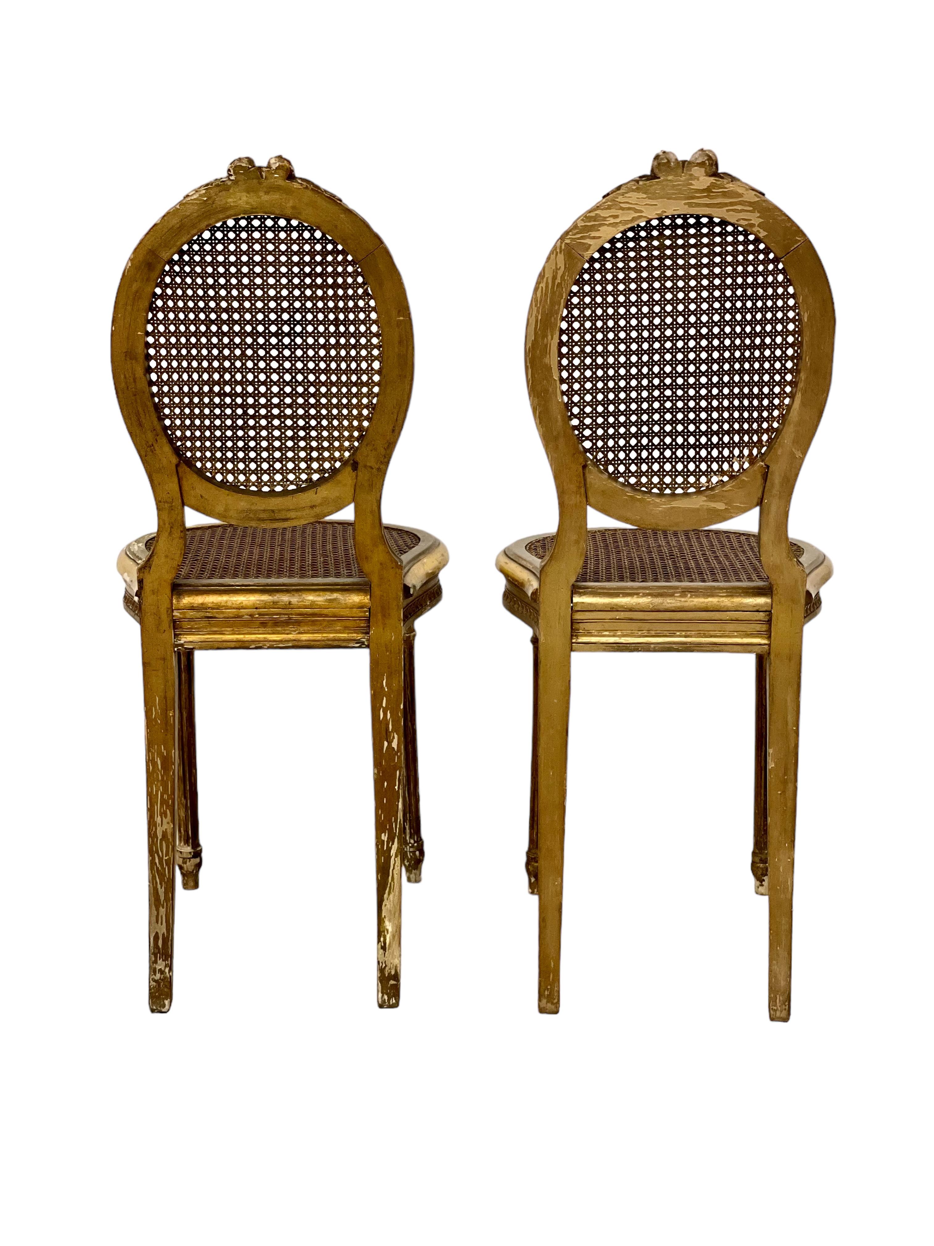 Paire de chaises Louis XVI en bois doré en vente 3