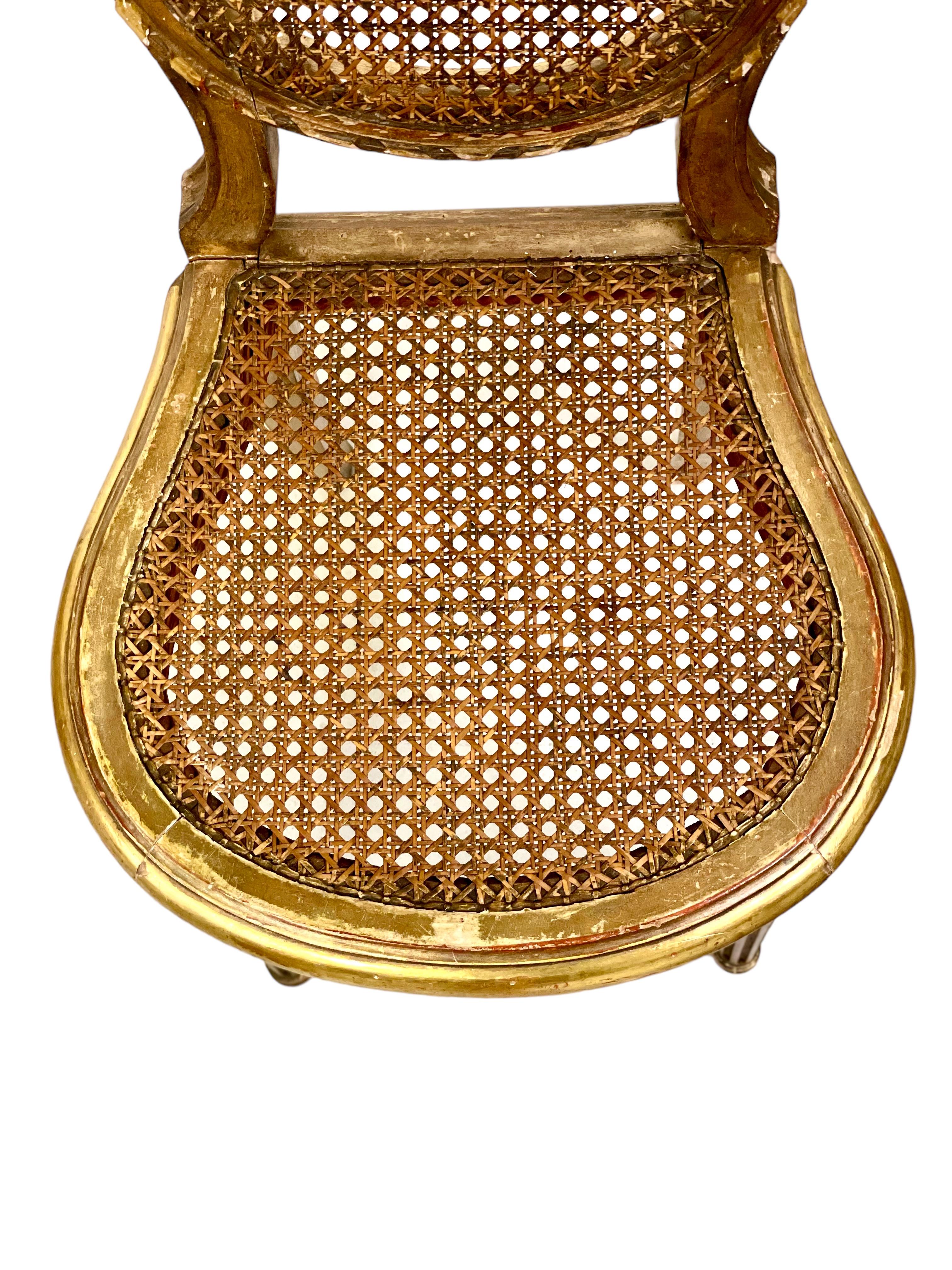 Paire de chaises Louis XVI en bois doré Bon état - En vente à LA CIOTAT, FR