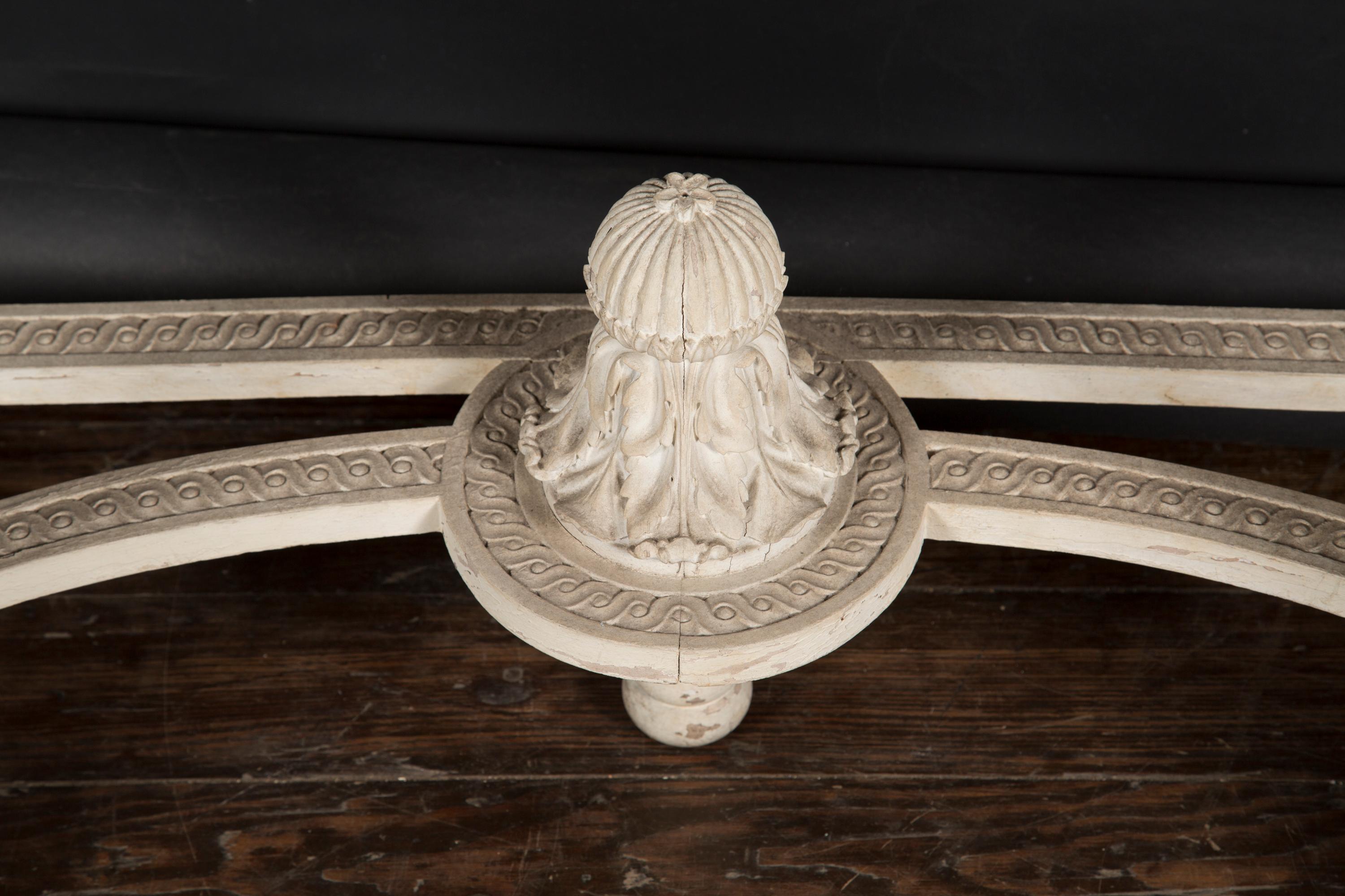 Pareja de consolas Luis XVI del siglo XIX con tapa de mármol en venta 1