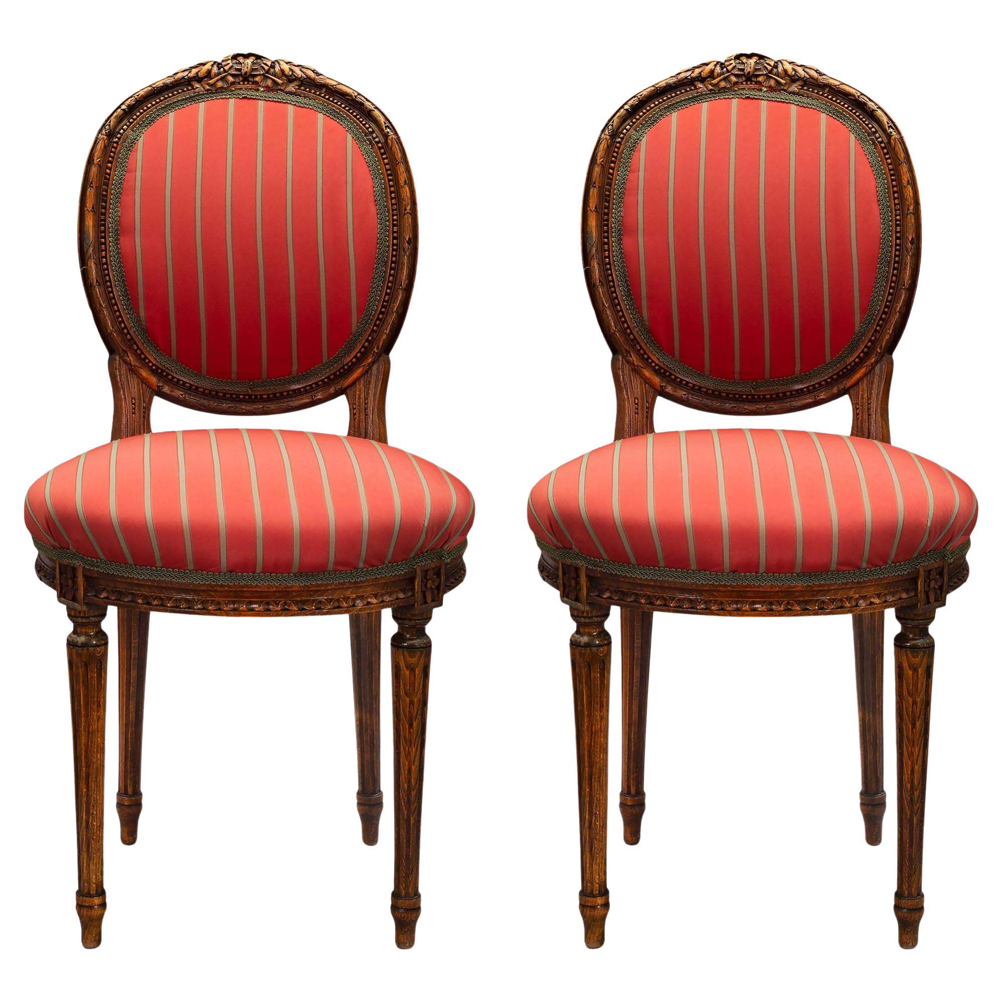 Paire de chaises d'appoint en chêne de style Louis XVI du 19ème siècle