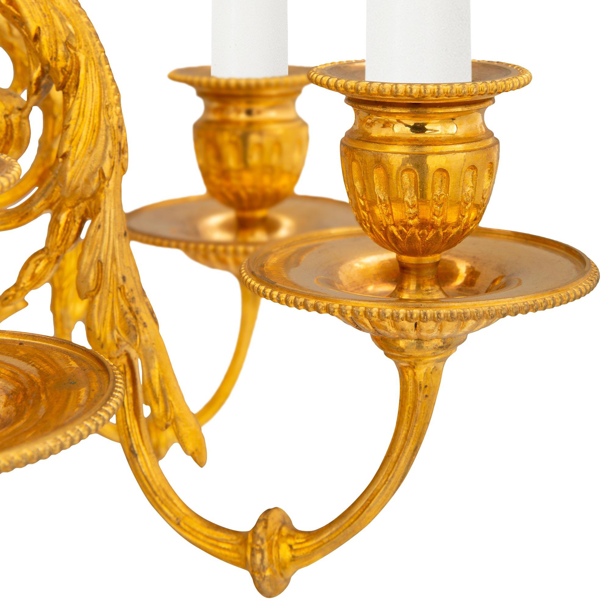 Similoro Coppia di candelabri in marmo e ormolu di stile Luigi XVI del XIX secolo in vendita