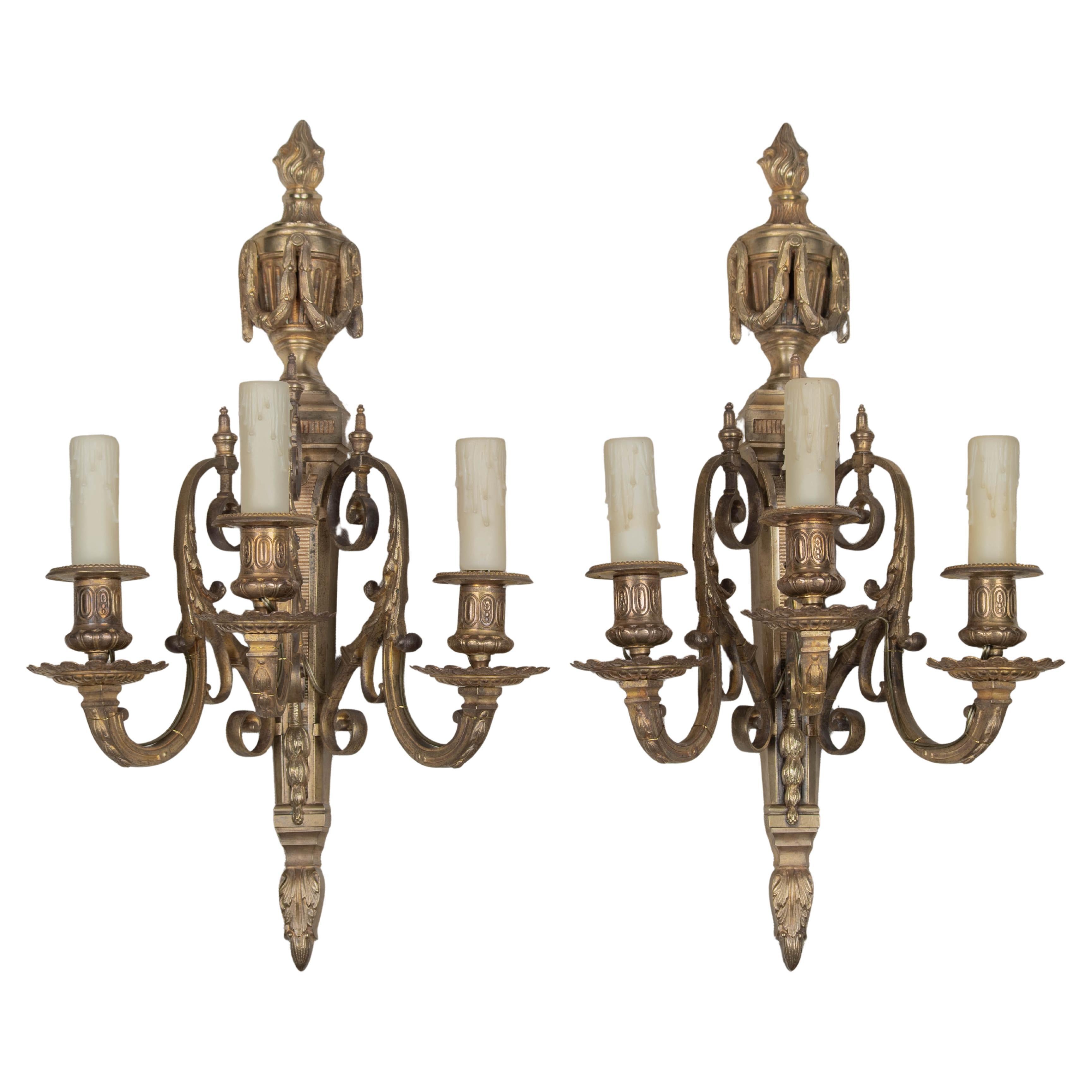 Coppia di appliques in bronzo fuso del XIX secolo in stile Luigi XVI