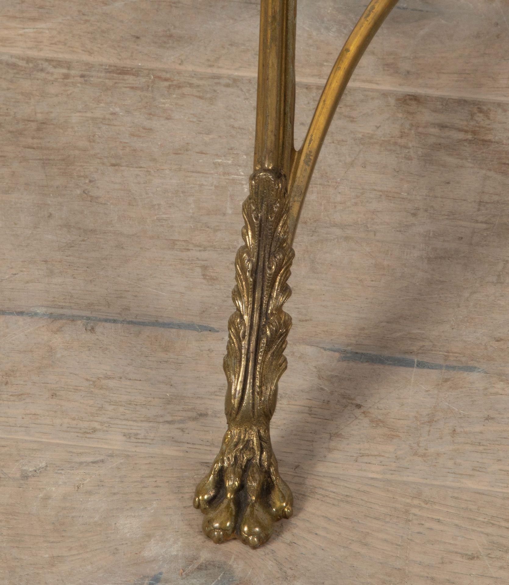 Français Paire de guéridons de style Louis XVI du 19ème siècle en bronze doré en vente