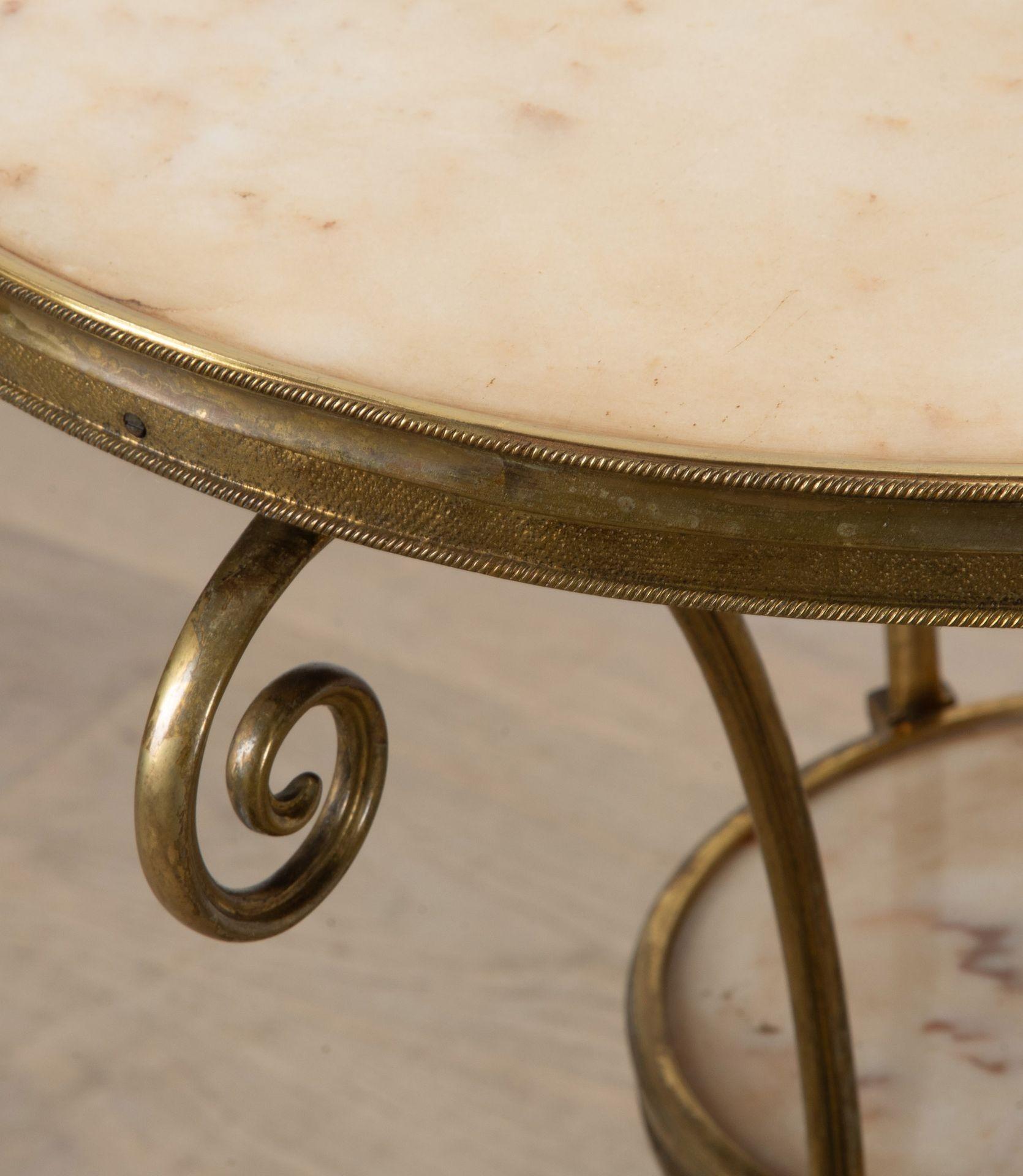 Laiton Paire de guéridons de style Louis XVI du 19ème siècle en bronze doré en vente
