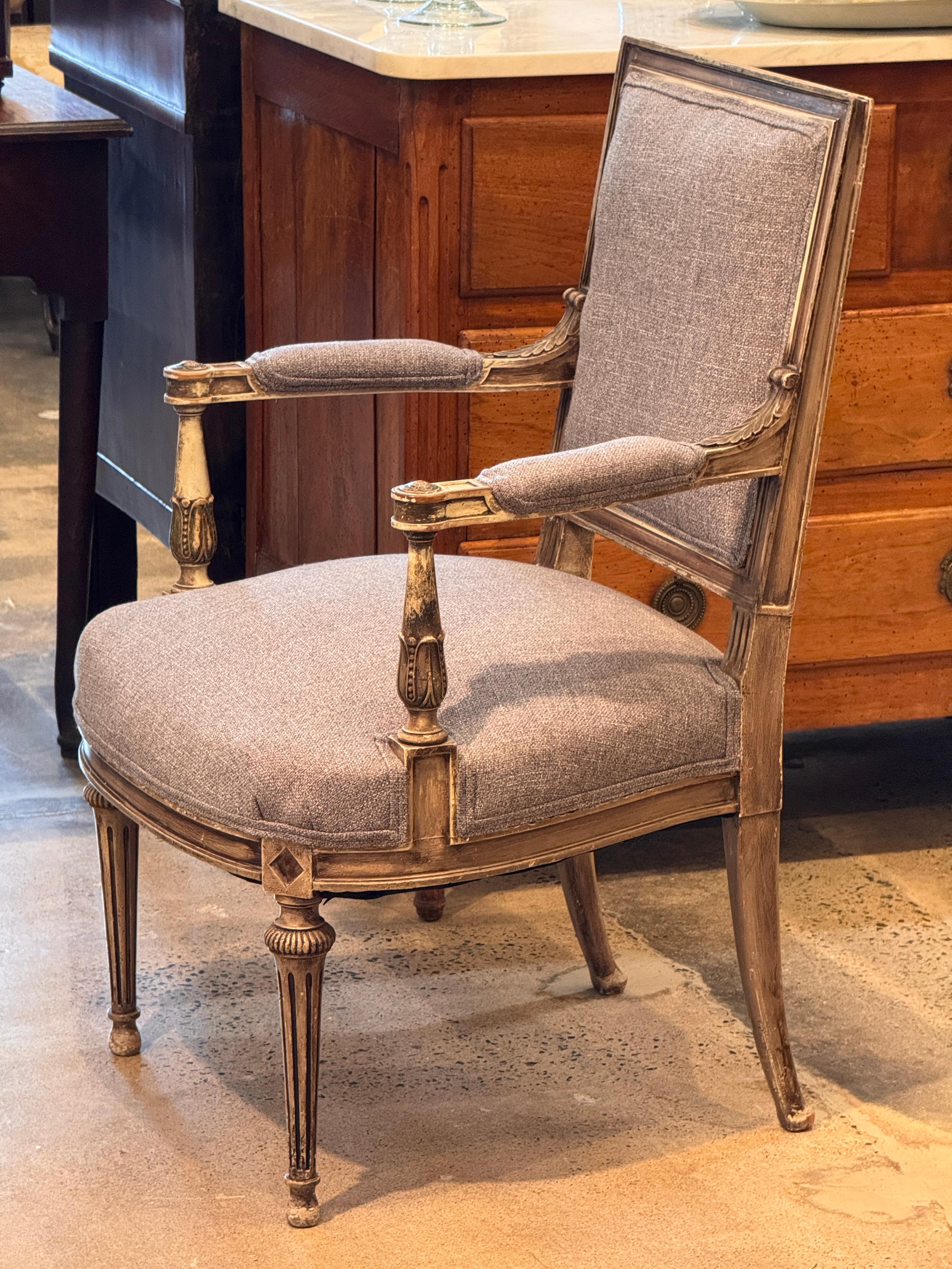 Paar graue Fauteuils im Louis-XVI-Stil des 19. 5