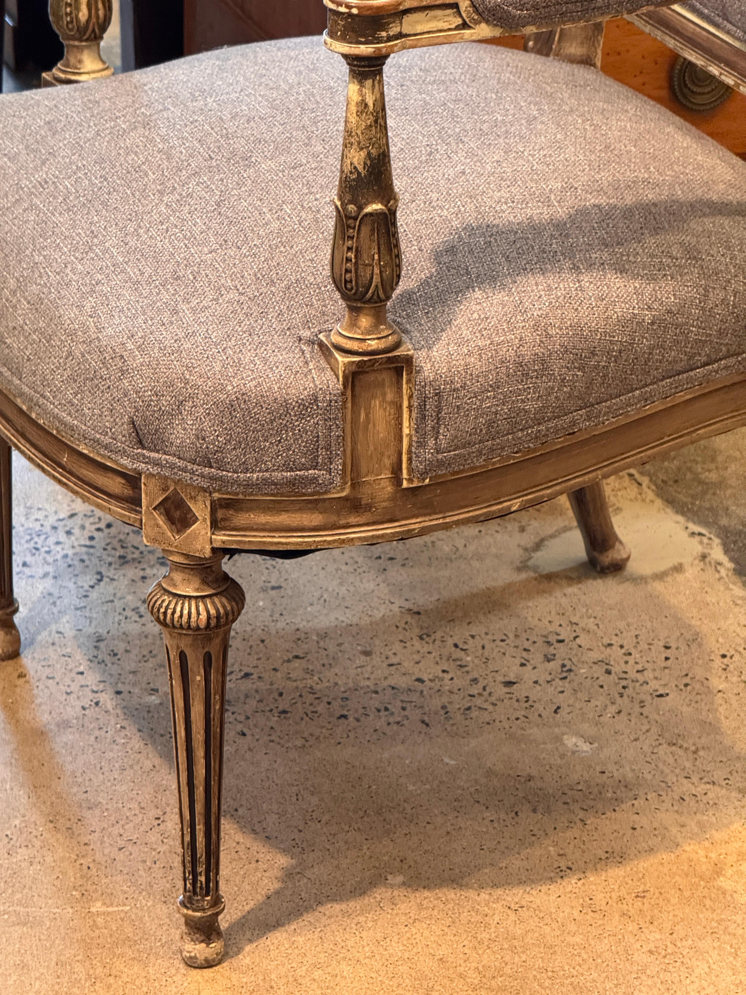 Paar graue Fauteuils im Louis-XVI-Stil des 19. 6