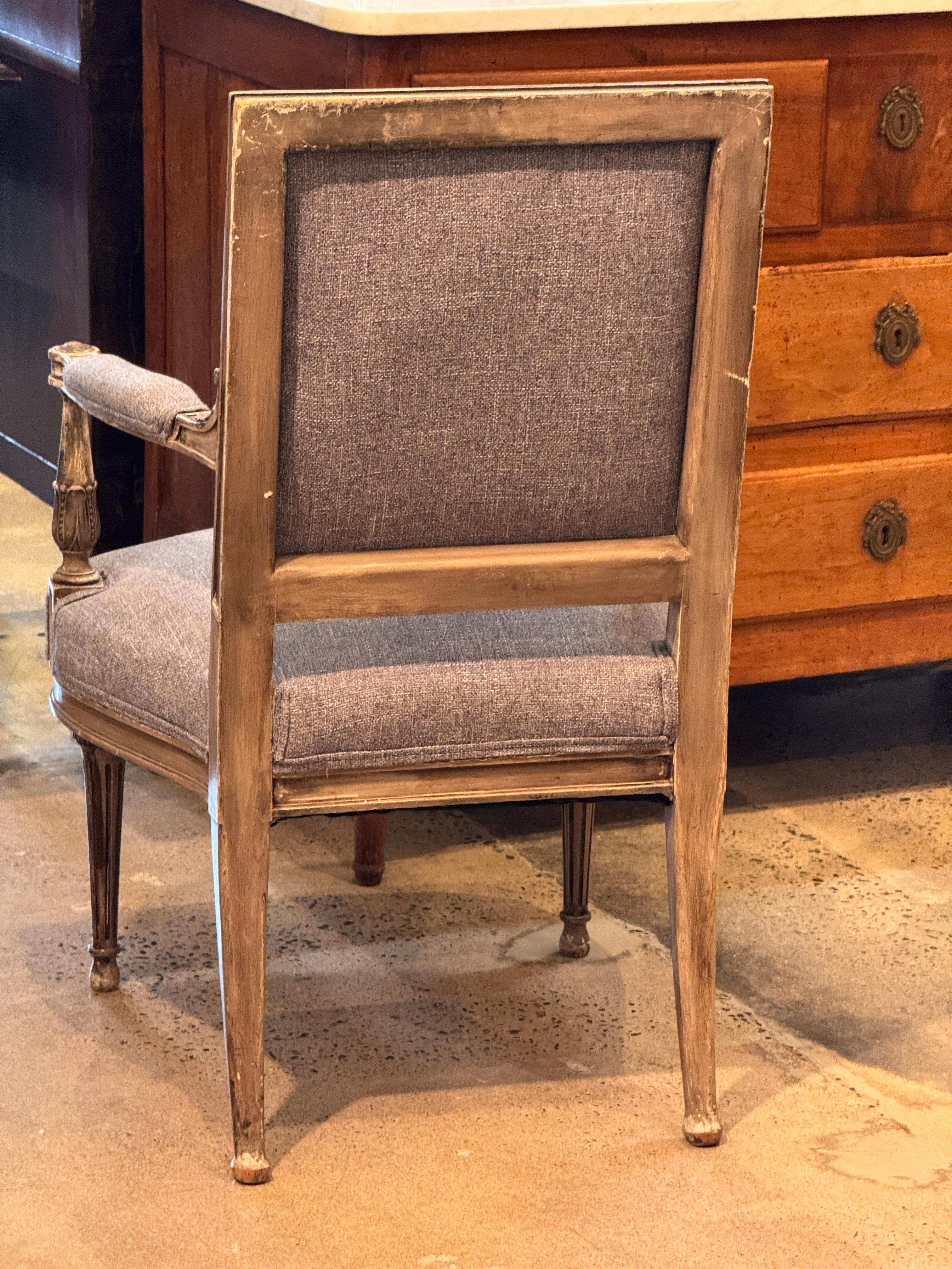 Paar graue Fauteuils im Louis-XVI-Stil des 19. 7