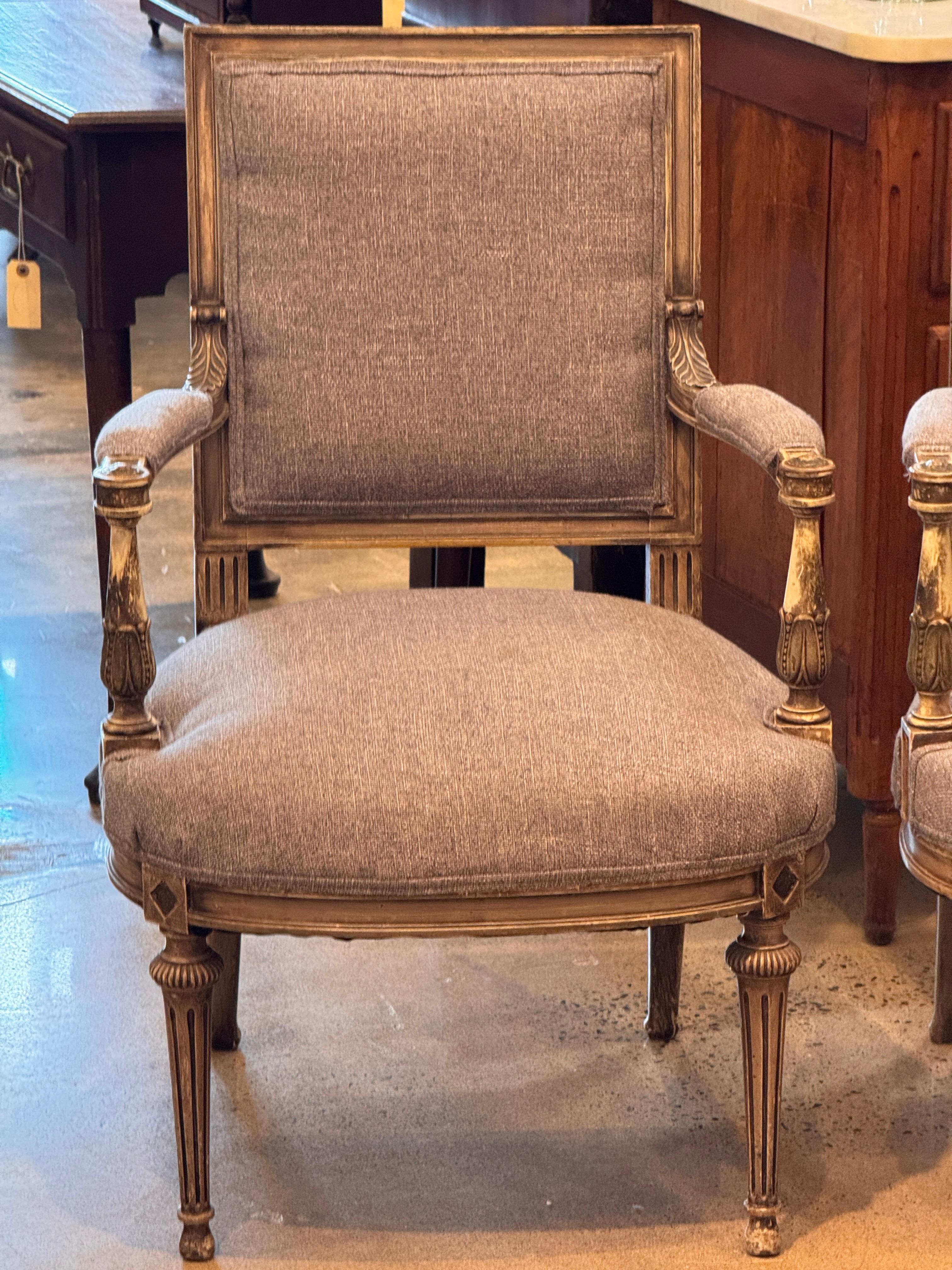 Paar graue Fauteuils im Louis-XVI-Stil des 19. (Französisch)