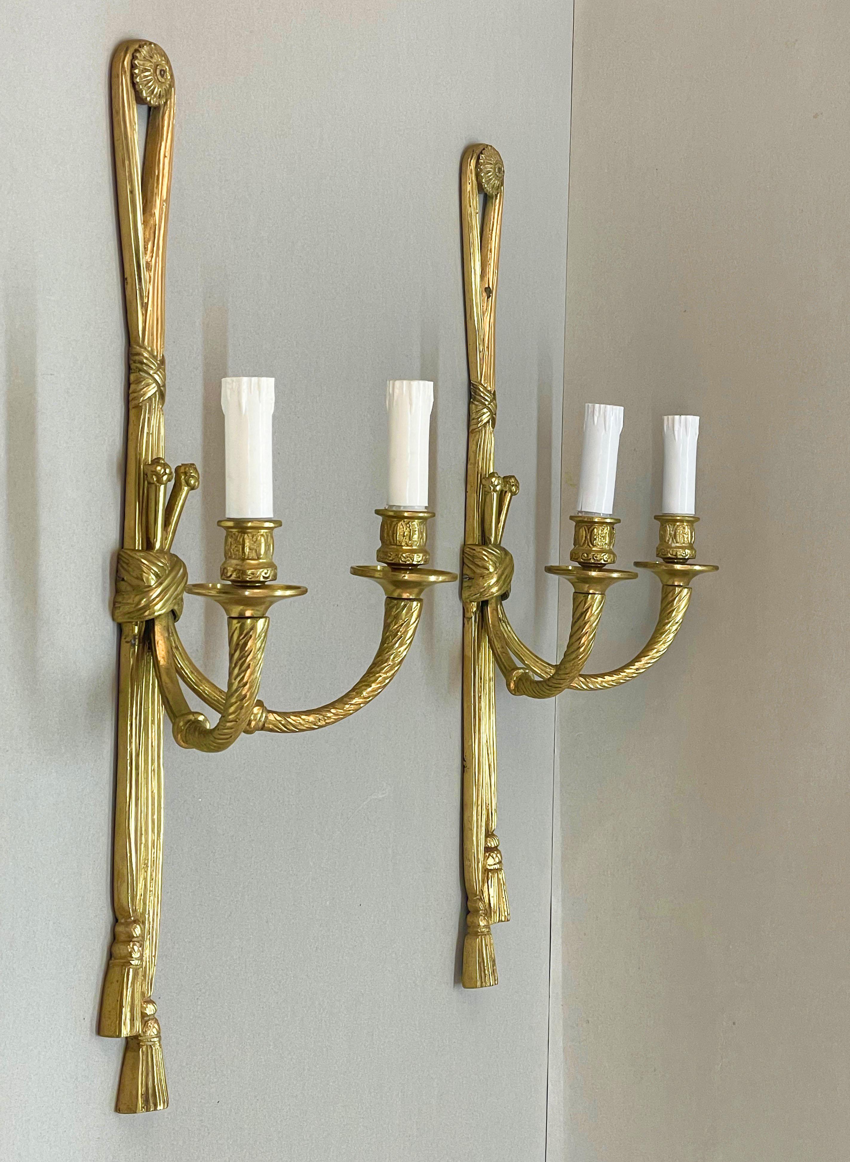 Pair of 19th Century Louis XVI Style Knot & Tassel Appliqué Wall Candle Sconces In Good Condition For Sale In Roma, IT