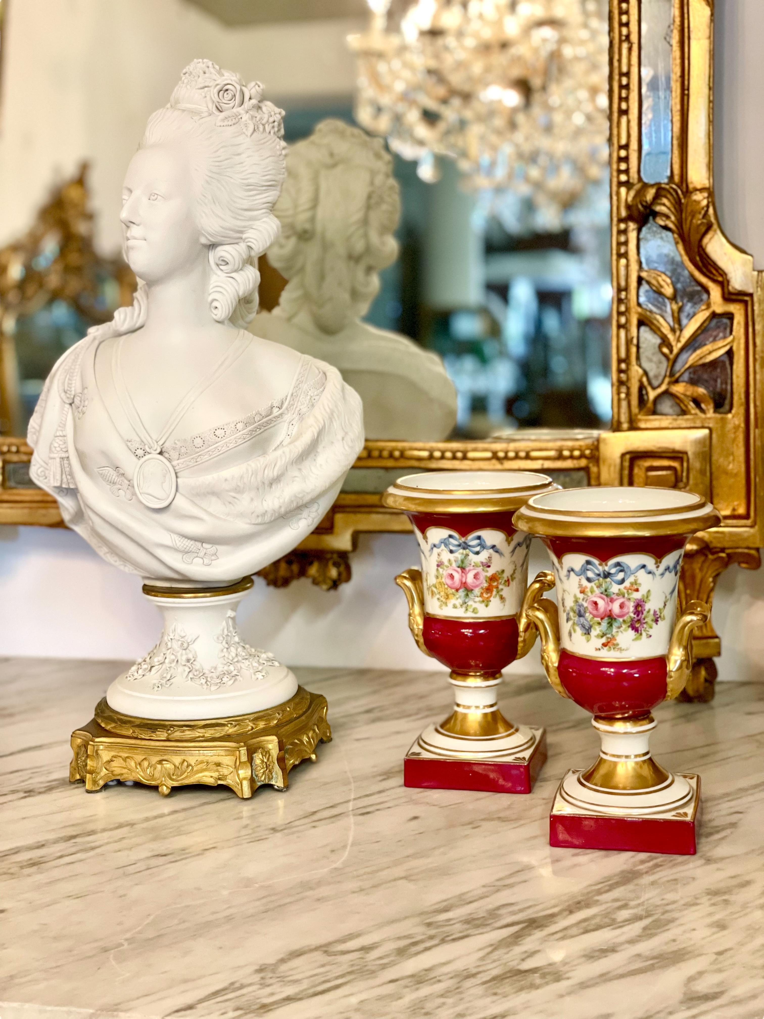 Pareja de jarrones Luis XVI, Siglo XIX en venta 12