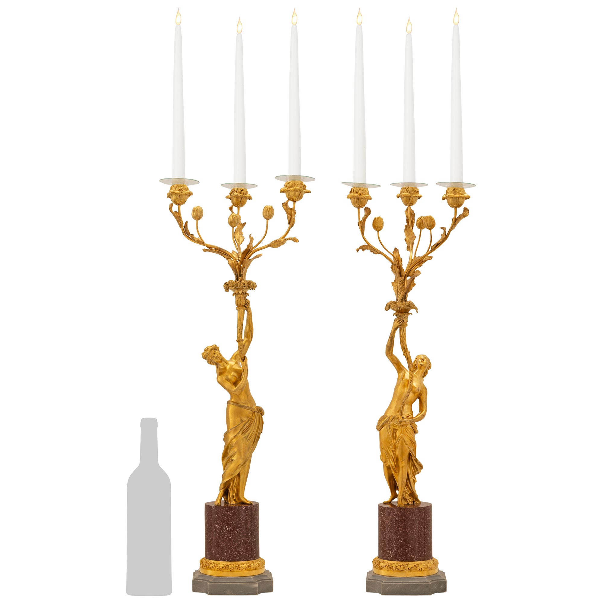 Paire de candélabres de style Louis XVI du XIXe siècle en bronze doré, marbre et porphyre en vente