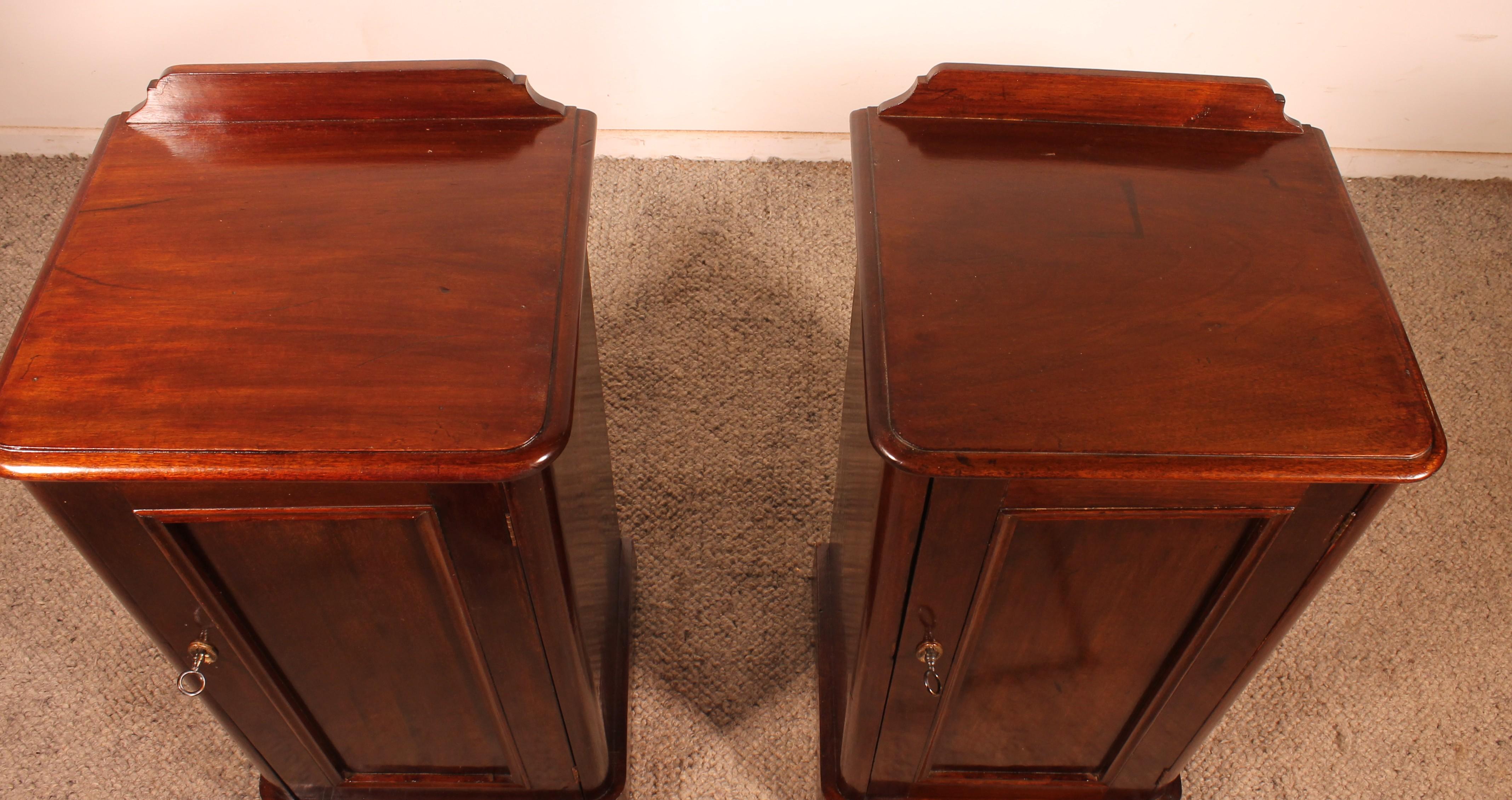 Paire de tables de chevet ou de tables d'appoint en acajou du XIXe siècle Bon état - En vente à Brussels, Brussels