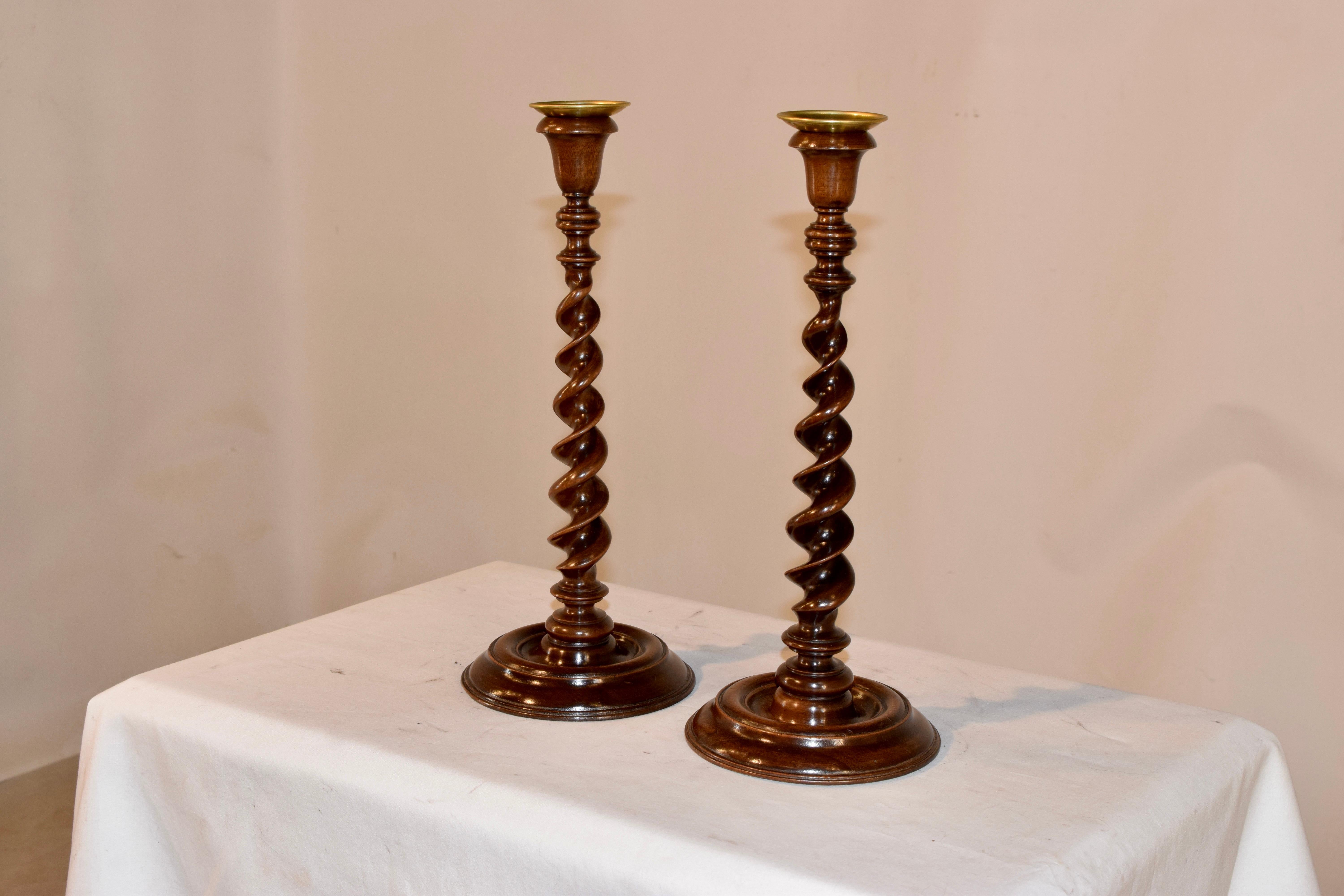 English Pair of 19th Century Mahogany Candlesticks For Sale