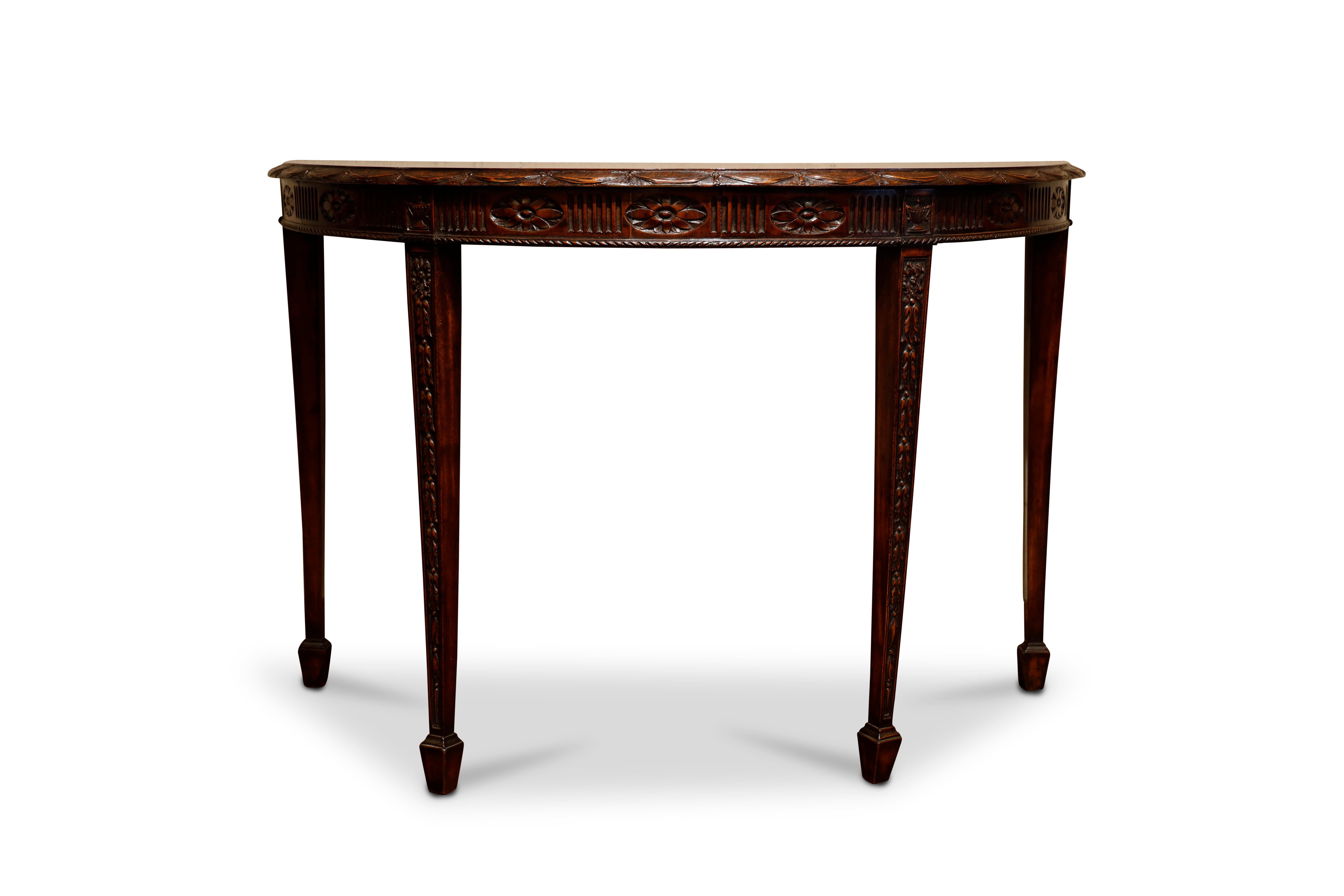 Acajou Paire de tables Demilune en acajou du 19ème siècle en vente