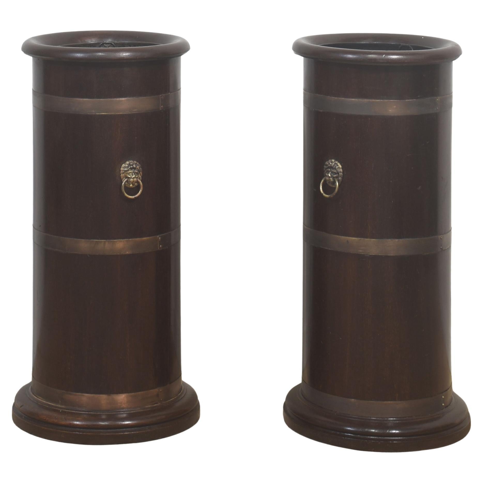 Paire de porte-parapluies en acajou du 19e siècle avec montures en laiton en vente