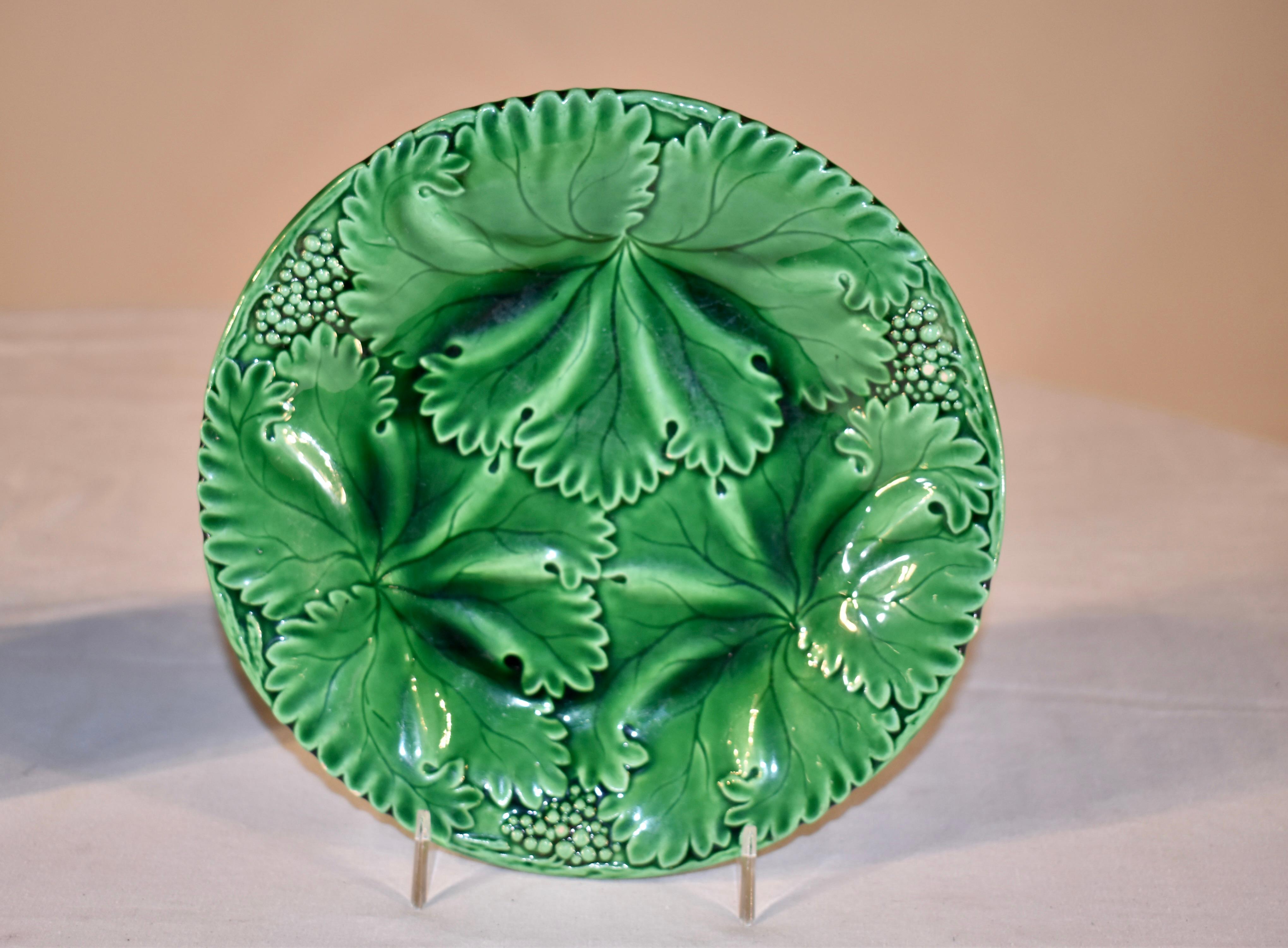 Pair of 19th Century Majolica Plates In Good Condition For Sale In High Point, NC