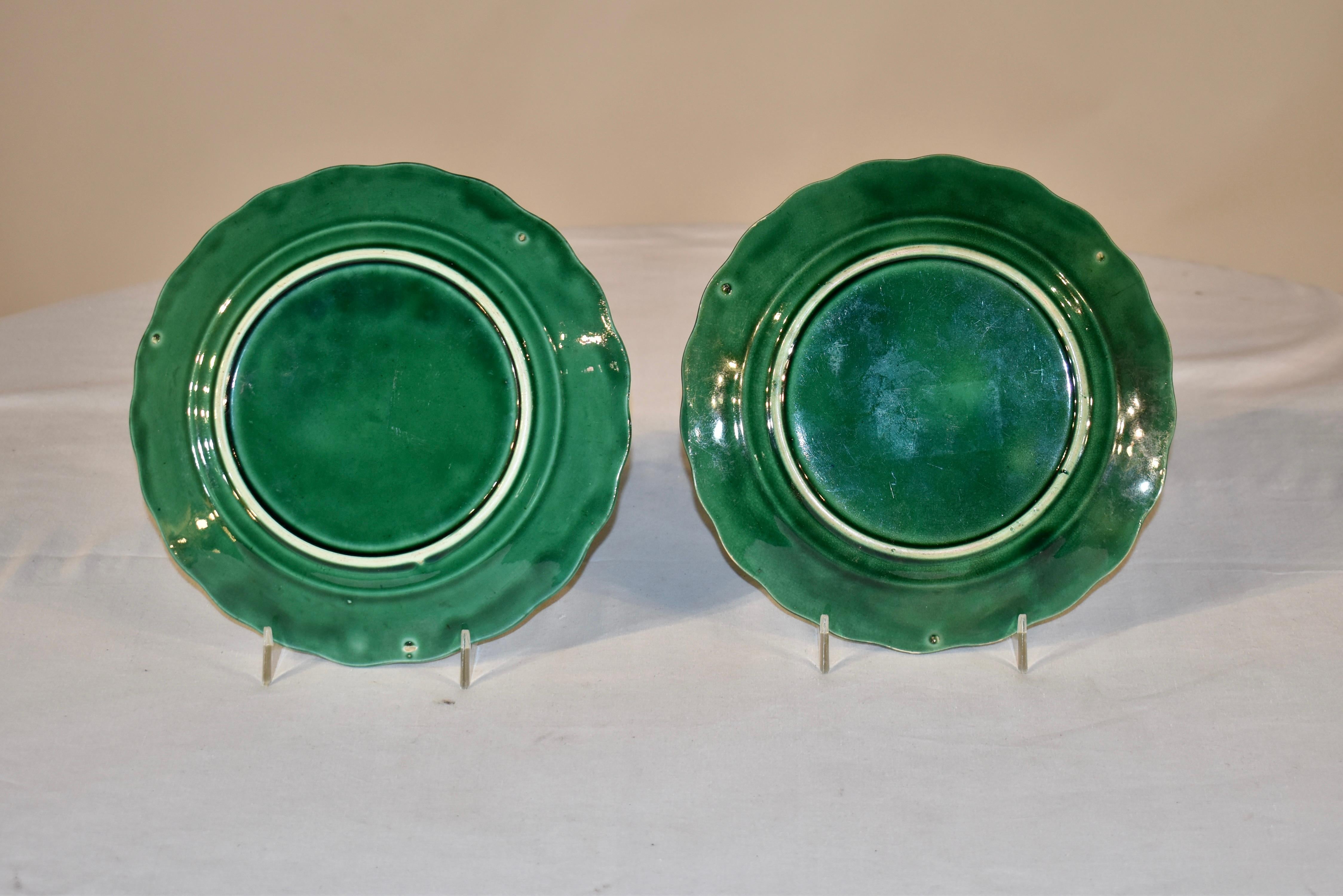 Pair of 19th Century Majolica Plates In Good Condition For Sale In High Point, NC