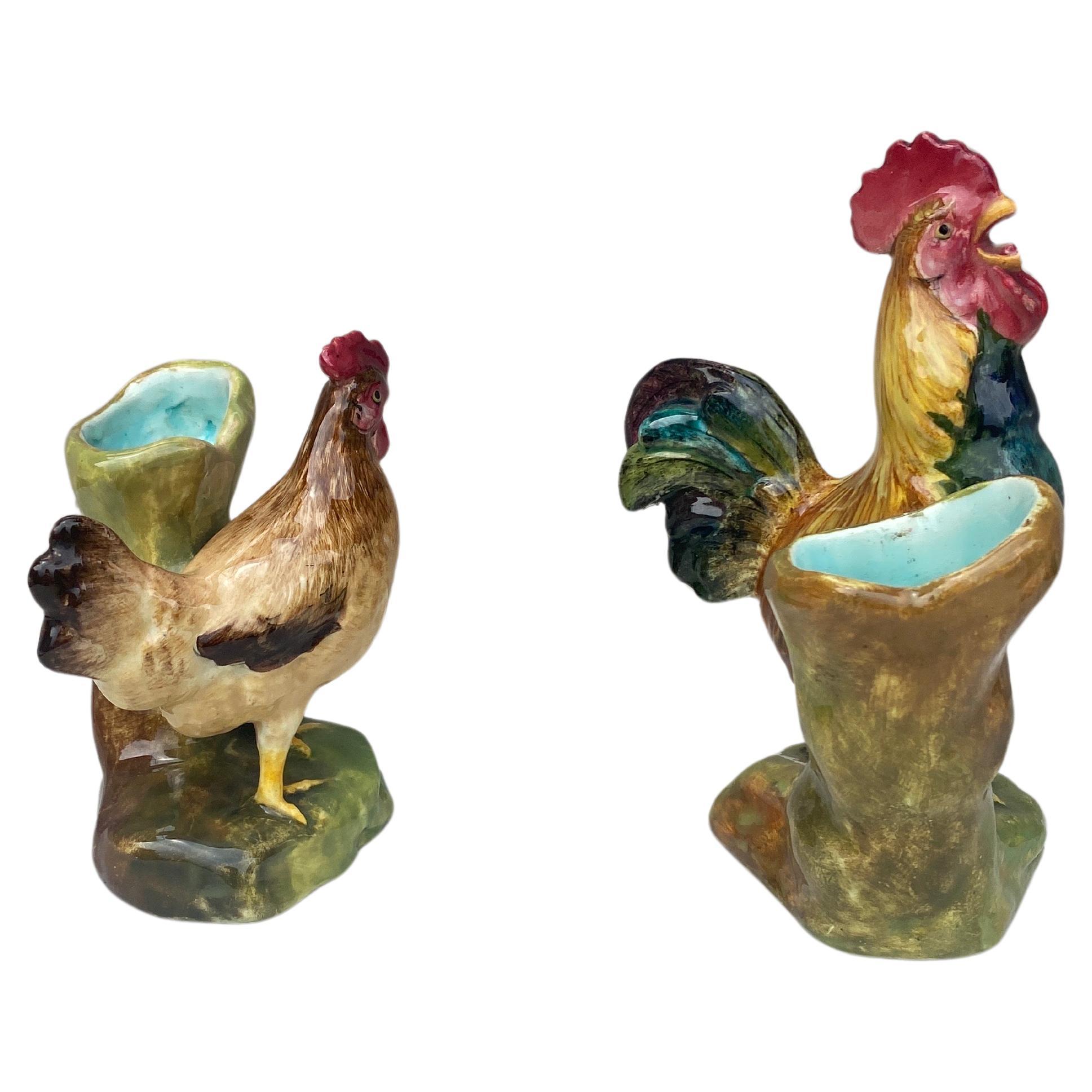 Coppia di vasi in maiolica del XIX secolo con gallo e gallina firmati Delphin Massier.
Gallo / H: 6,8