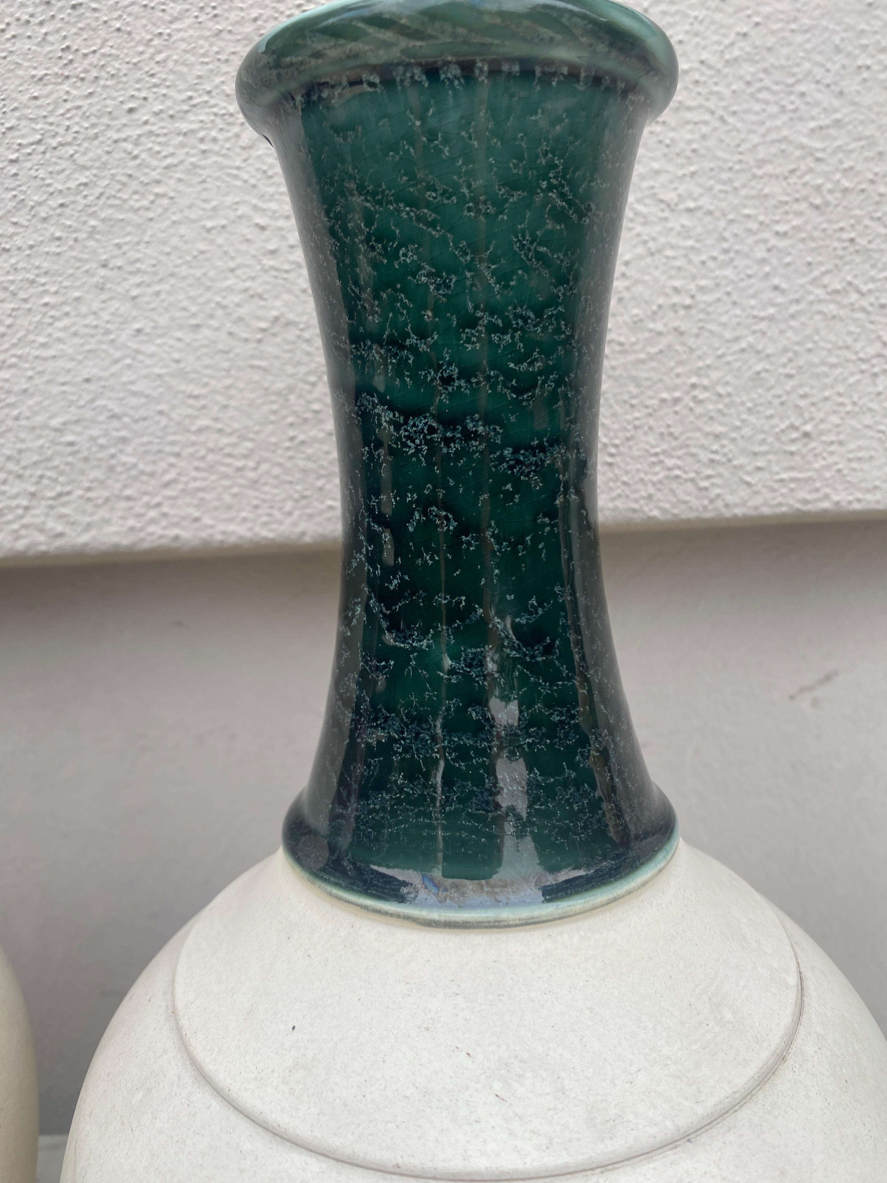 Napoleone III Coppia di vasi in maiolica del XIX secolo Choisy-le-Roi in vendita