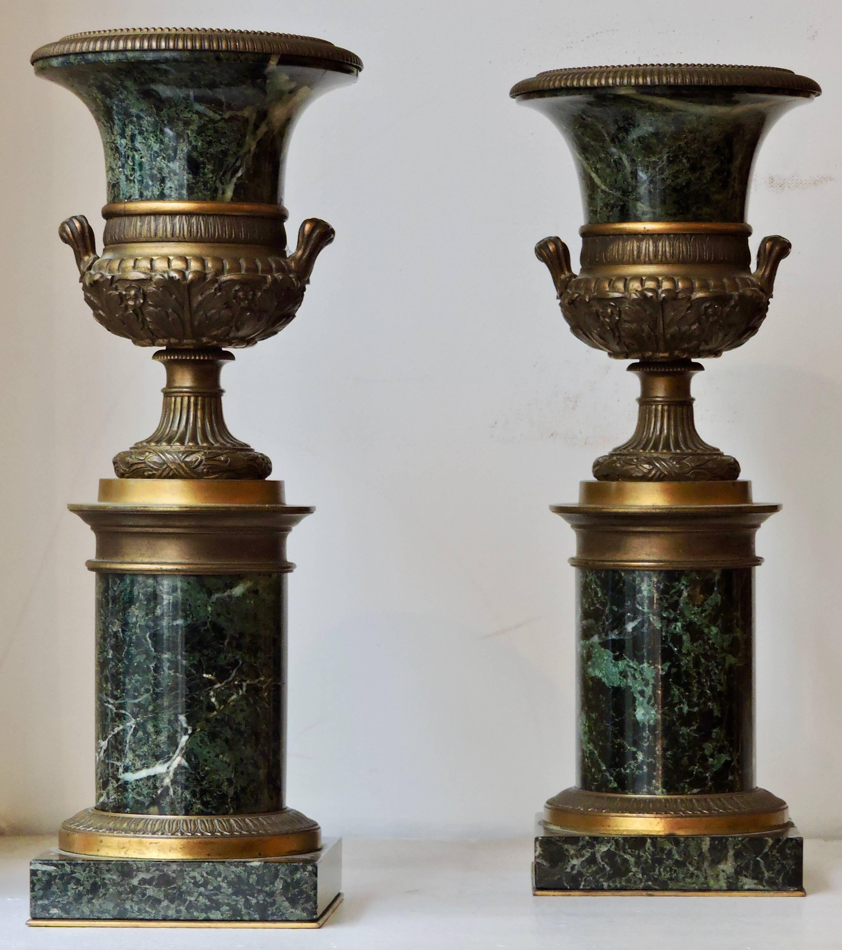 Pair of 19th century Vert de Mer marble and ormolu Cassolettes
Urns Medici’s shaped on columns and square bases,
circa 1860.