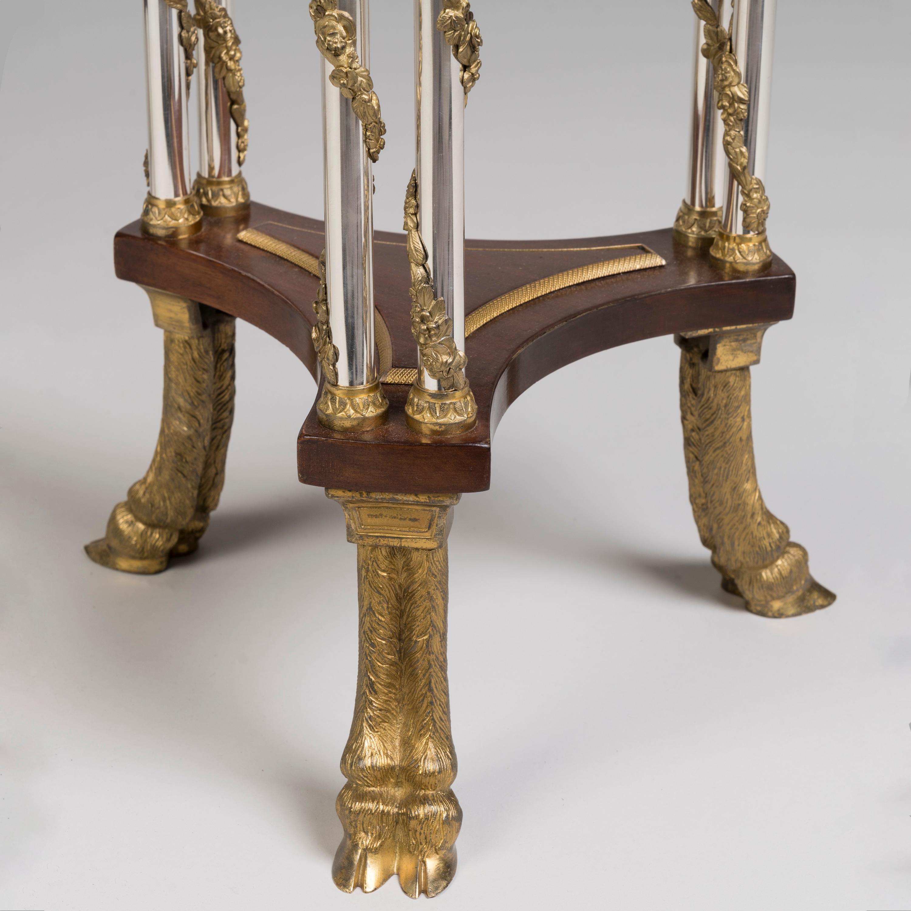 Argenté Paire de tables de Gueridon du XIXe siècle à plateau de marbre, bronze doré et argenté en vente